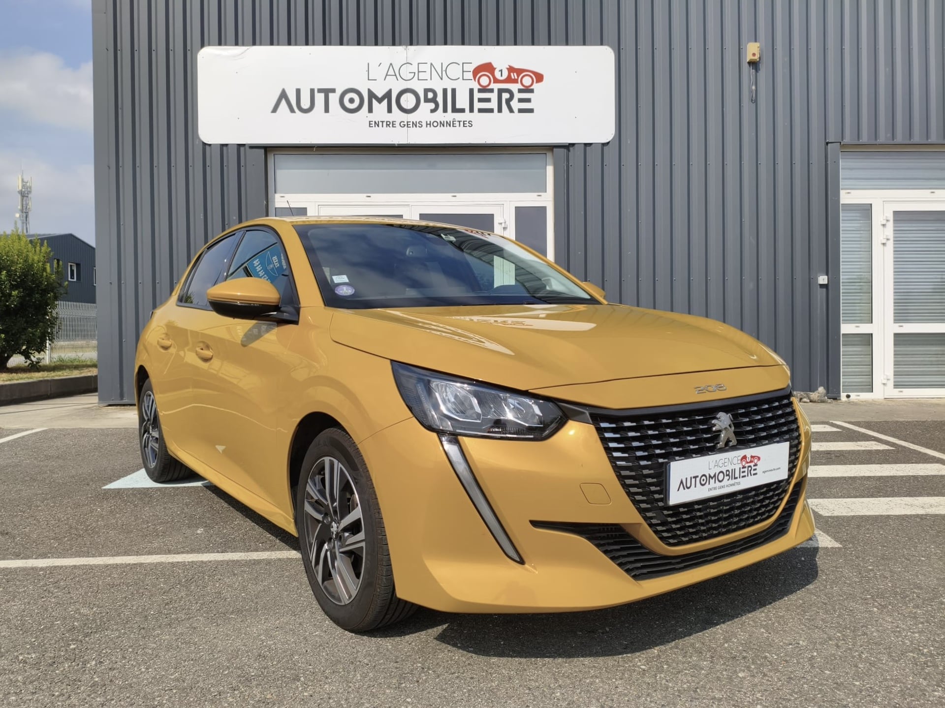 Peugeot 208 GENERATION-2 1.2L 100CH ALLURE START-STOP-DISTRIBUTION RÉCENTE