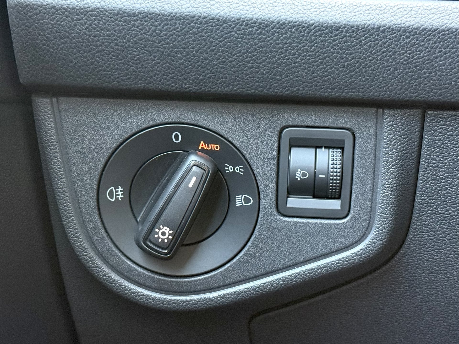 Volkswagen Polo VI (2) 1.0 MPI 80ch S&S / CarPlay - Radars — 17