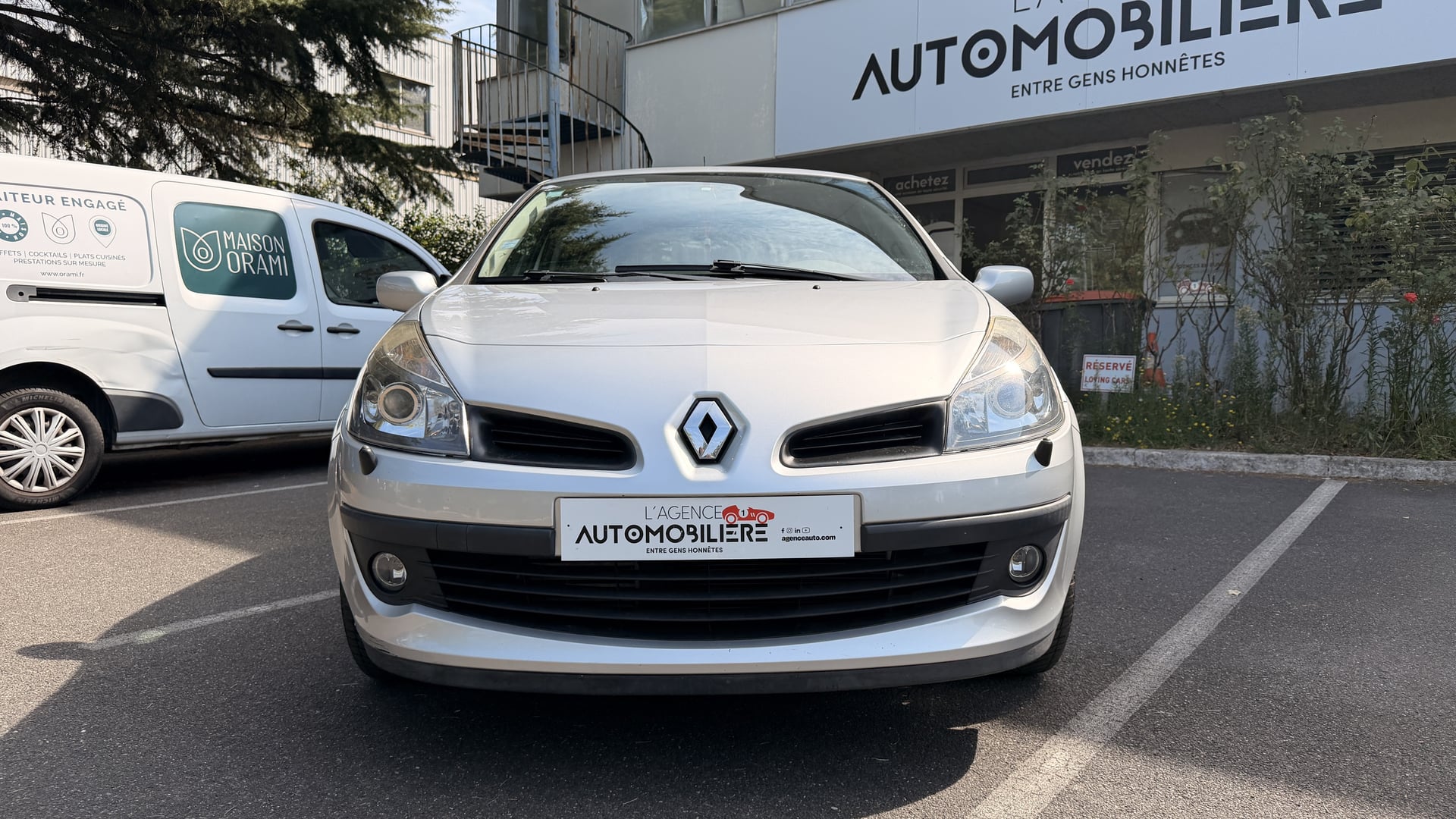 Renault Clio III 5 Portes 1.5 dCi 86 cv Siège cuir/CLIM/Démarrage sans clé/Rétro élé — 2