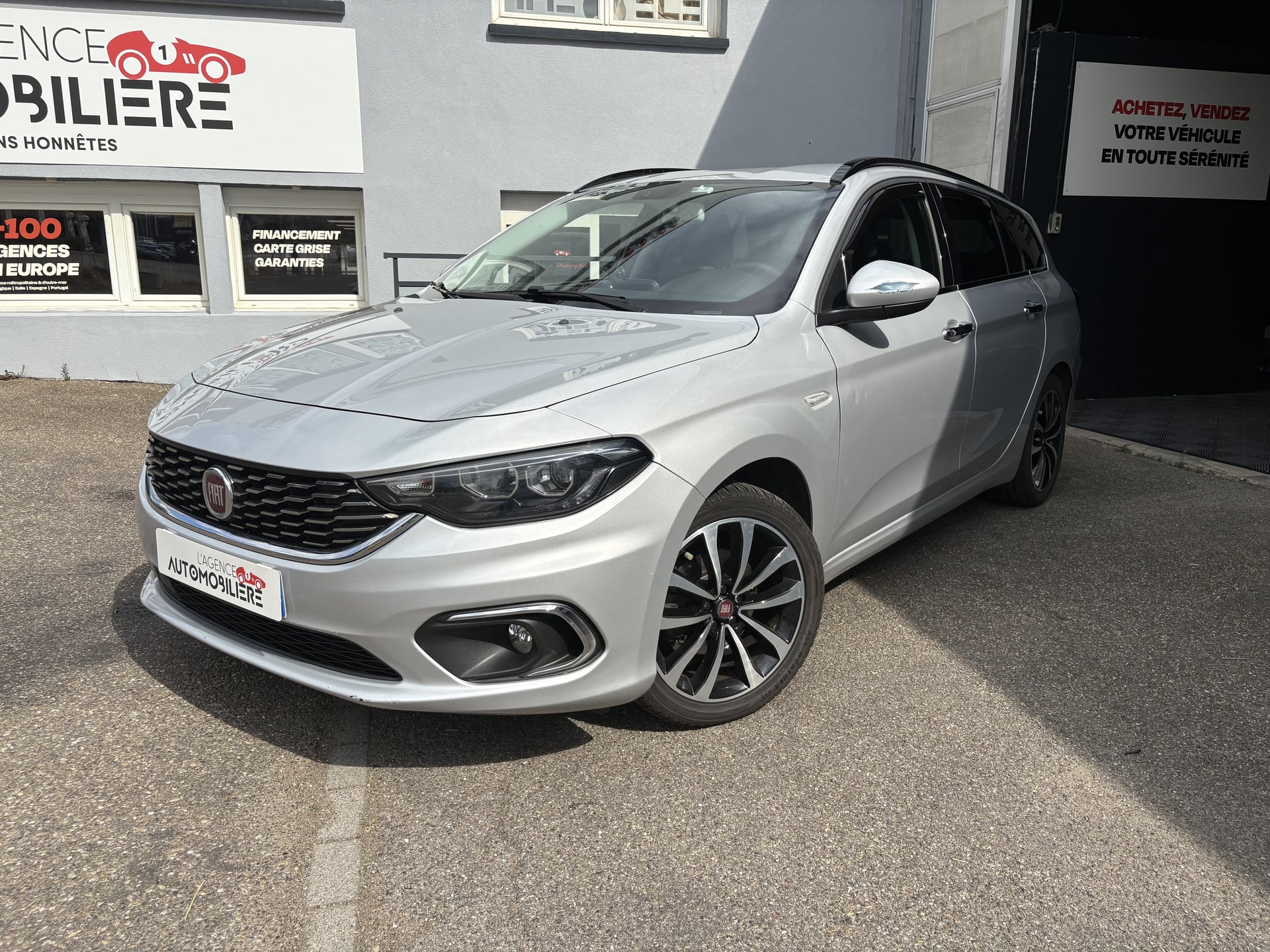 Fiat Tipo SW 1.4 T-JET 120 S&S LOUNGE Caméra de recul - GPS - Climatisation automatique