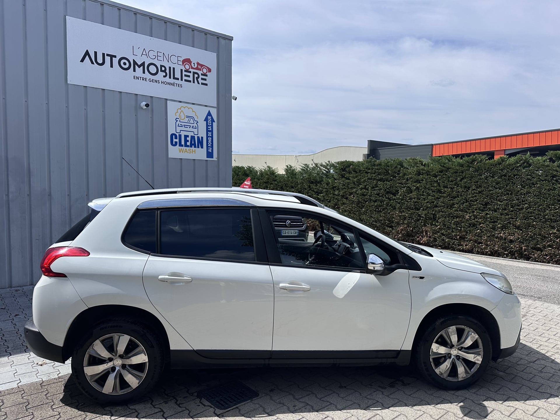 Peugeot 2008 1.6L BLUEHDI 100 CV STYLE — 2