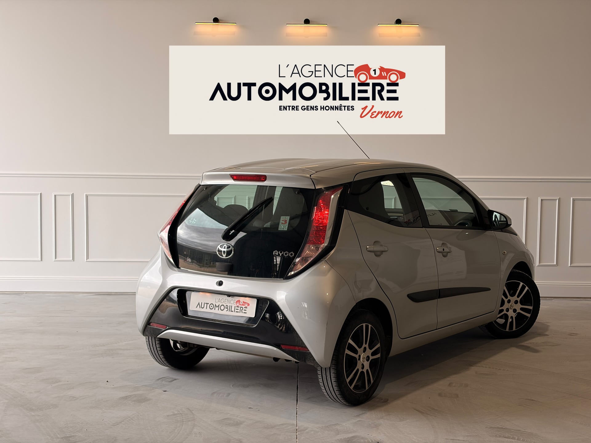 Toyota Aygo II 1.0 VVT-I X-PLAY 5P + CAMÉRA DE RECUL — 2
