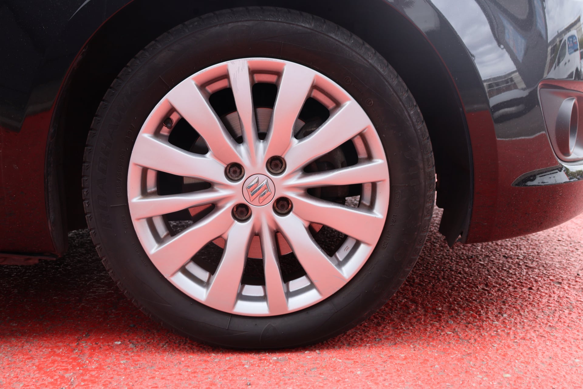 Suzuki Swift 1.3 DDiS 75 GL BVM5 (Toit ouvrant, Bluetooth, Radars) — 39