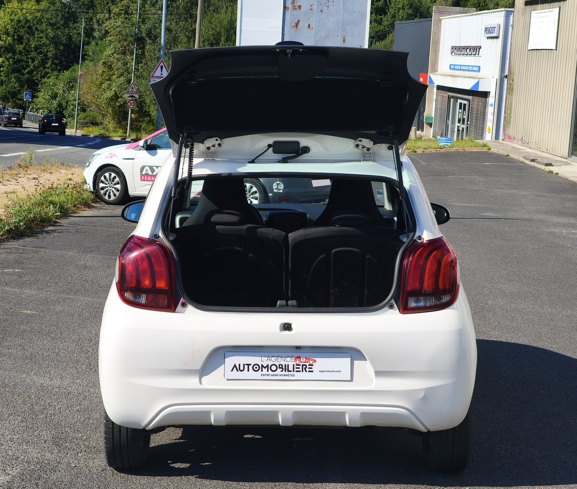 Peugeot 108 1.2 vti 82 ch ALLURE entretien Peugeot, distribution OK — 33
