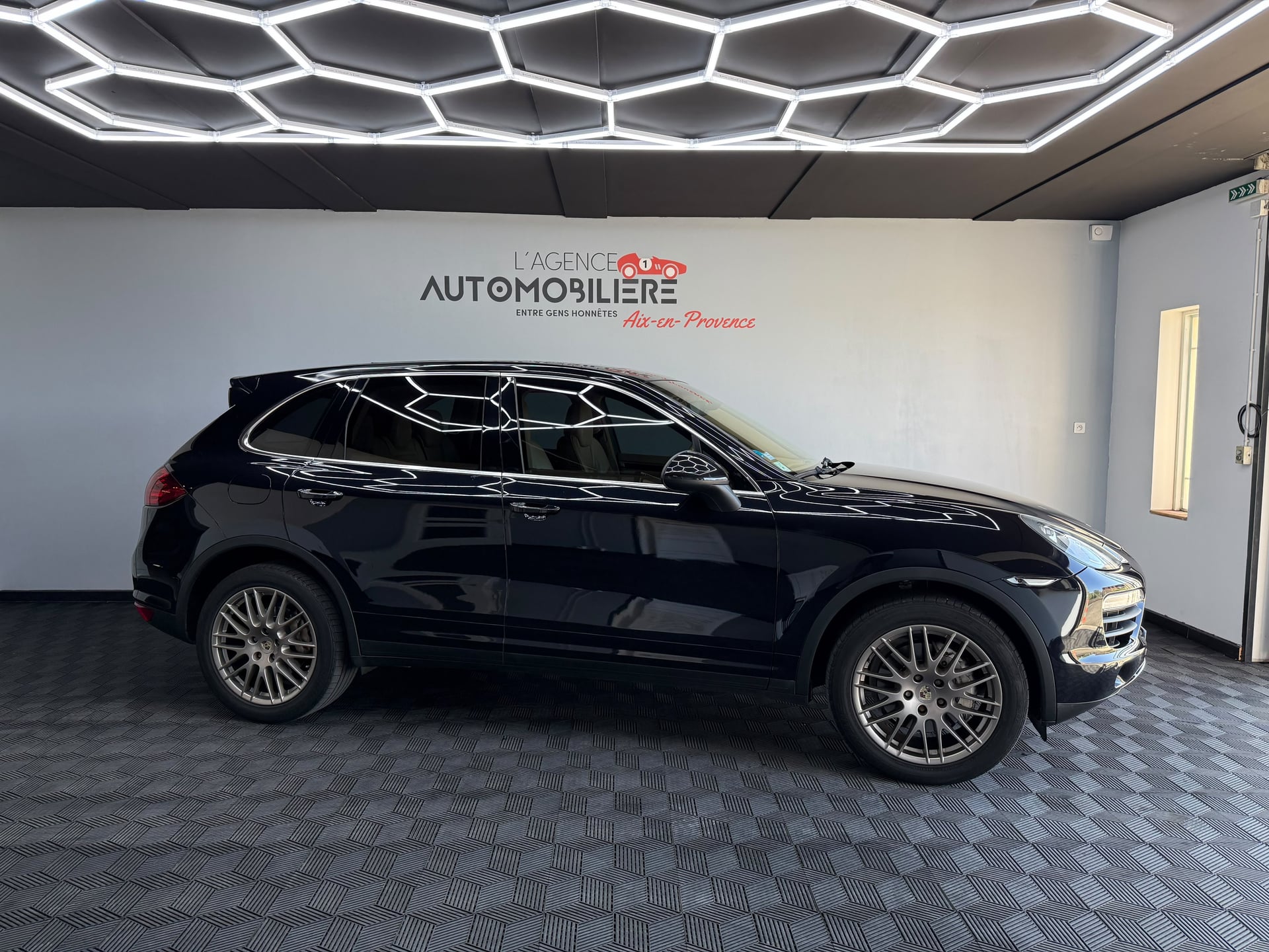 Porsche Cayenne S II 3.0 V6 HYBRID TIPTRONIC - 2ème MAIN — 2