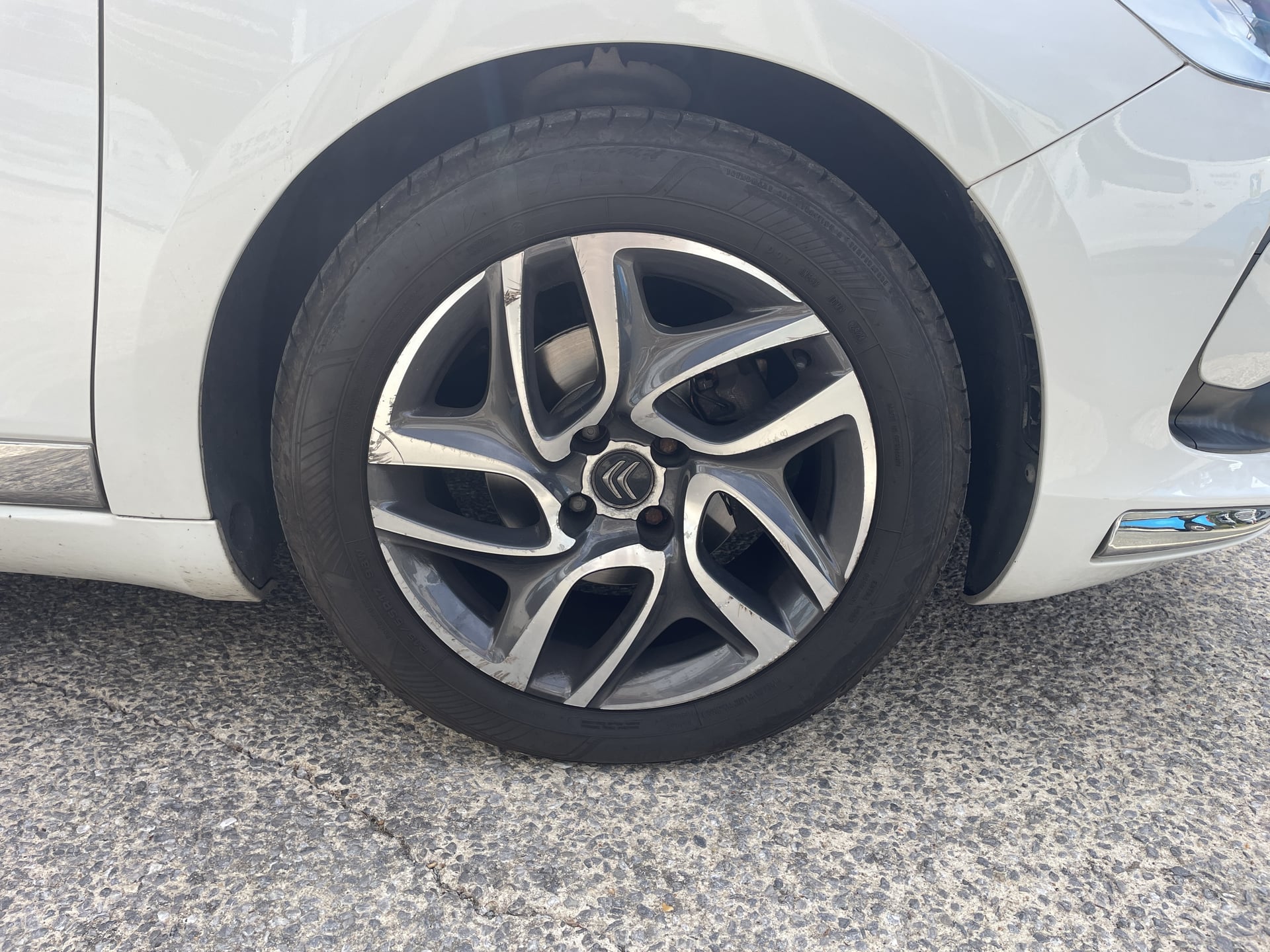 Citroen DS5 1.6 BlueHDi S&S 120 cv Executive - Toit panoramique — 24