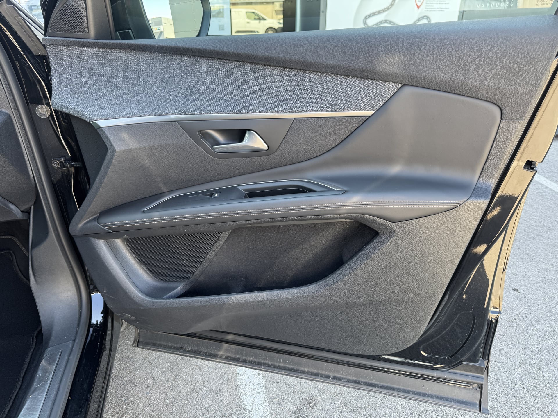 Peugeot 3008 1.6l 165ch THP GT Line full Cuir Toit Pano — 37