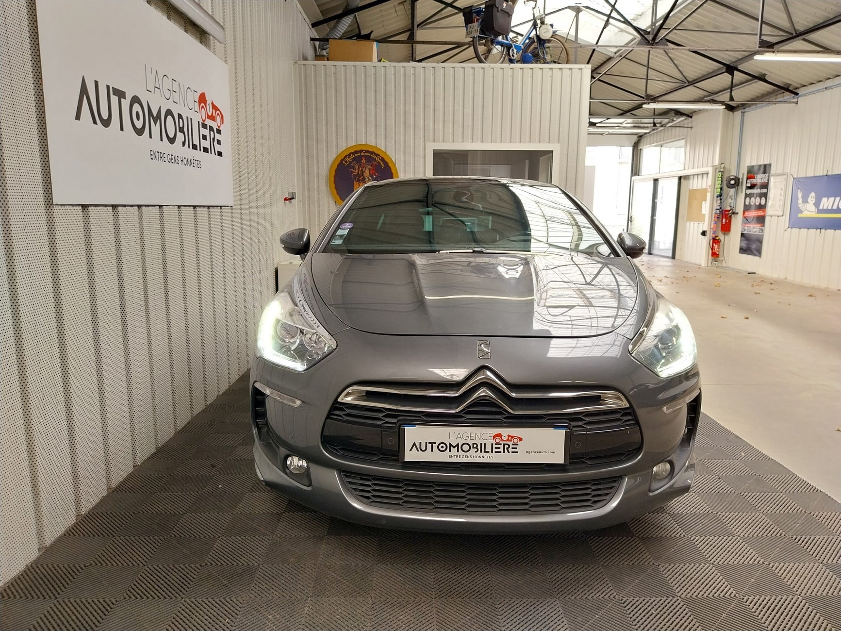 Citroen DS5 1.6 THP 200 SPORT CHIC — 2