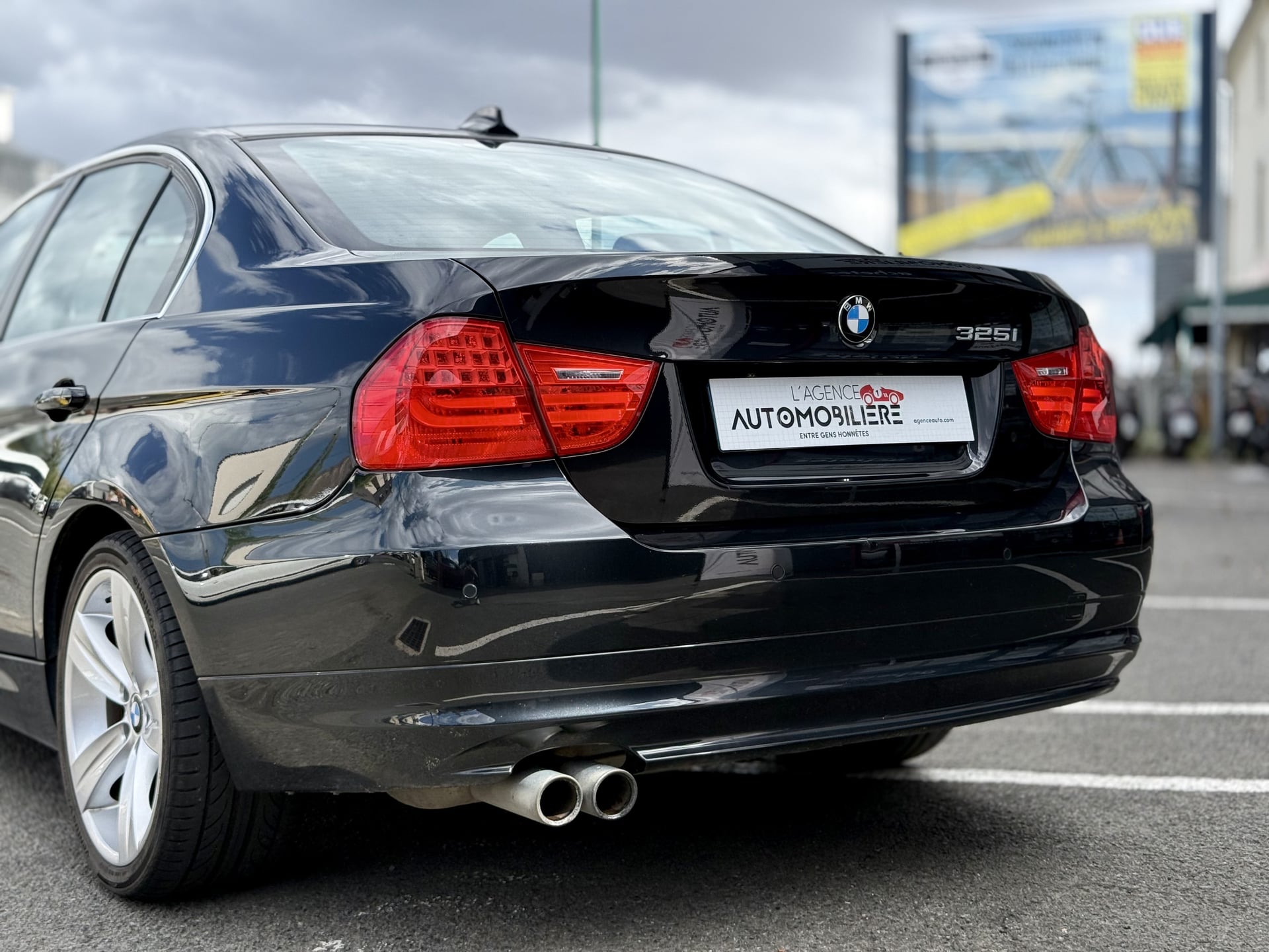BMW Série 3 3.0 325i 218 ch BVM6 EDITION CONNECTED-DRIVE (Toit ouvrant) — 40