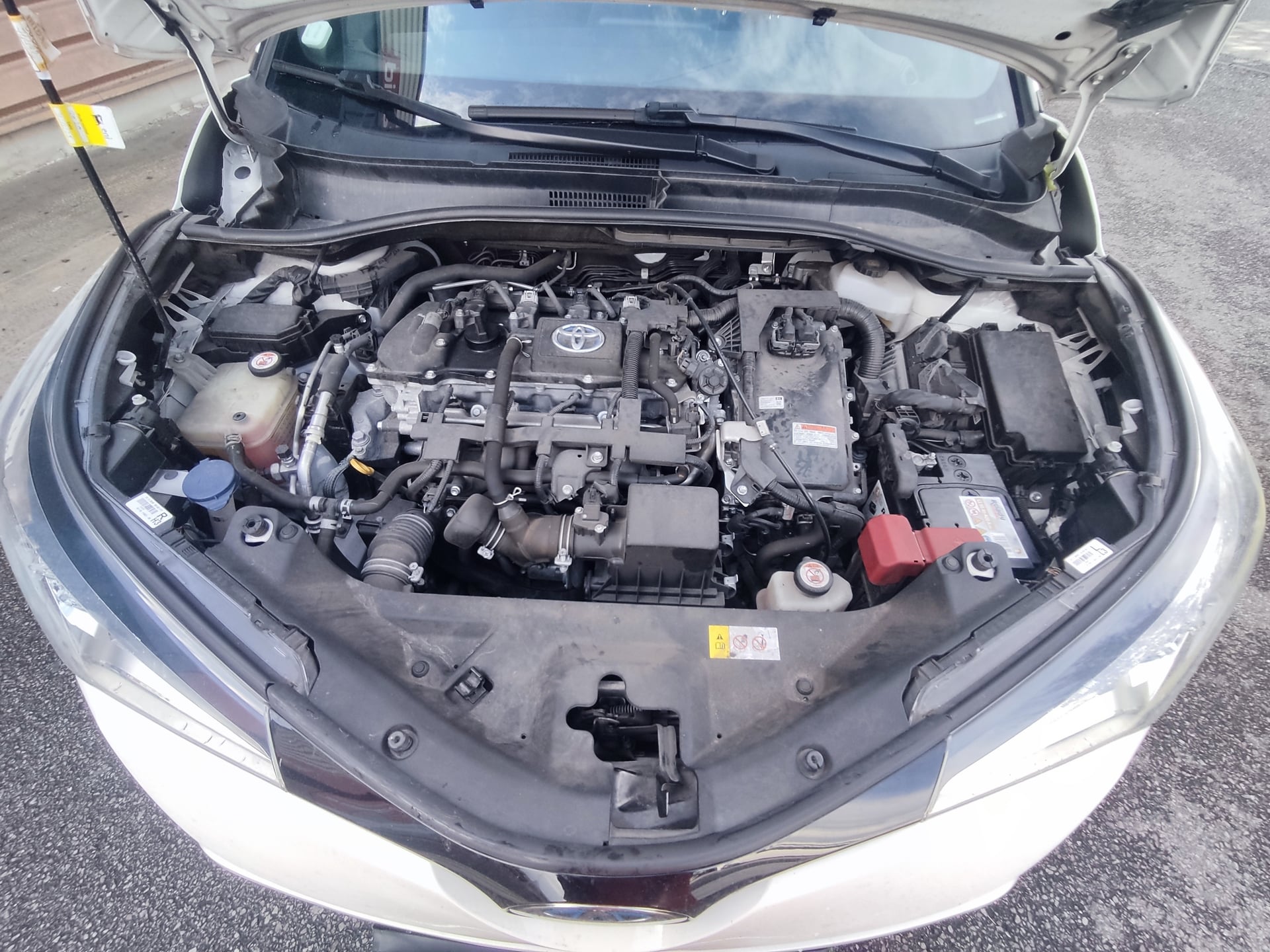 Toyota C-HR FULL-HYBRID DESIGN 4X2 E-CVT — 40