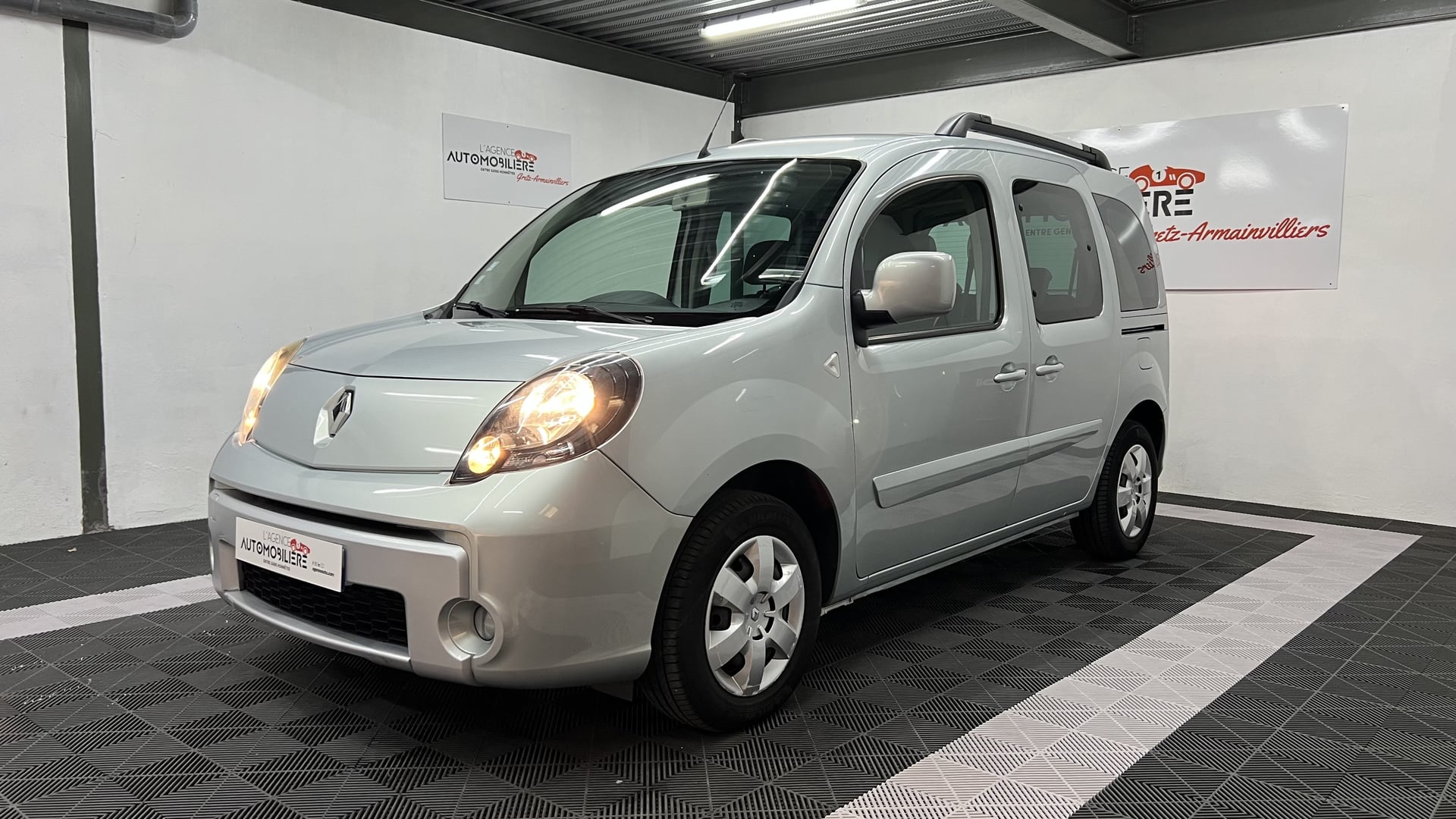 Renault Kangoo II 1.5 DCI 110 FAP EXPRESSION ENTRETIEN COMPLET RENAULT DISTRIBUTION NEUVE