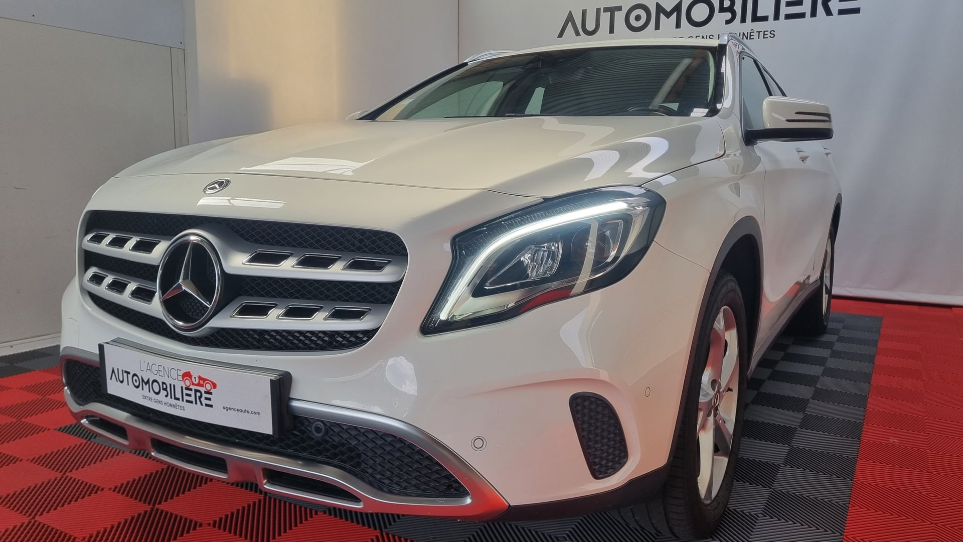 Mercedes-Benz Classe GLA GLA 200d 7G-DCT SENSATION — 40