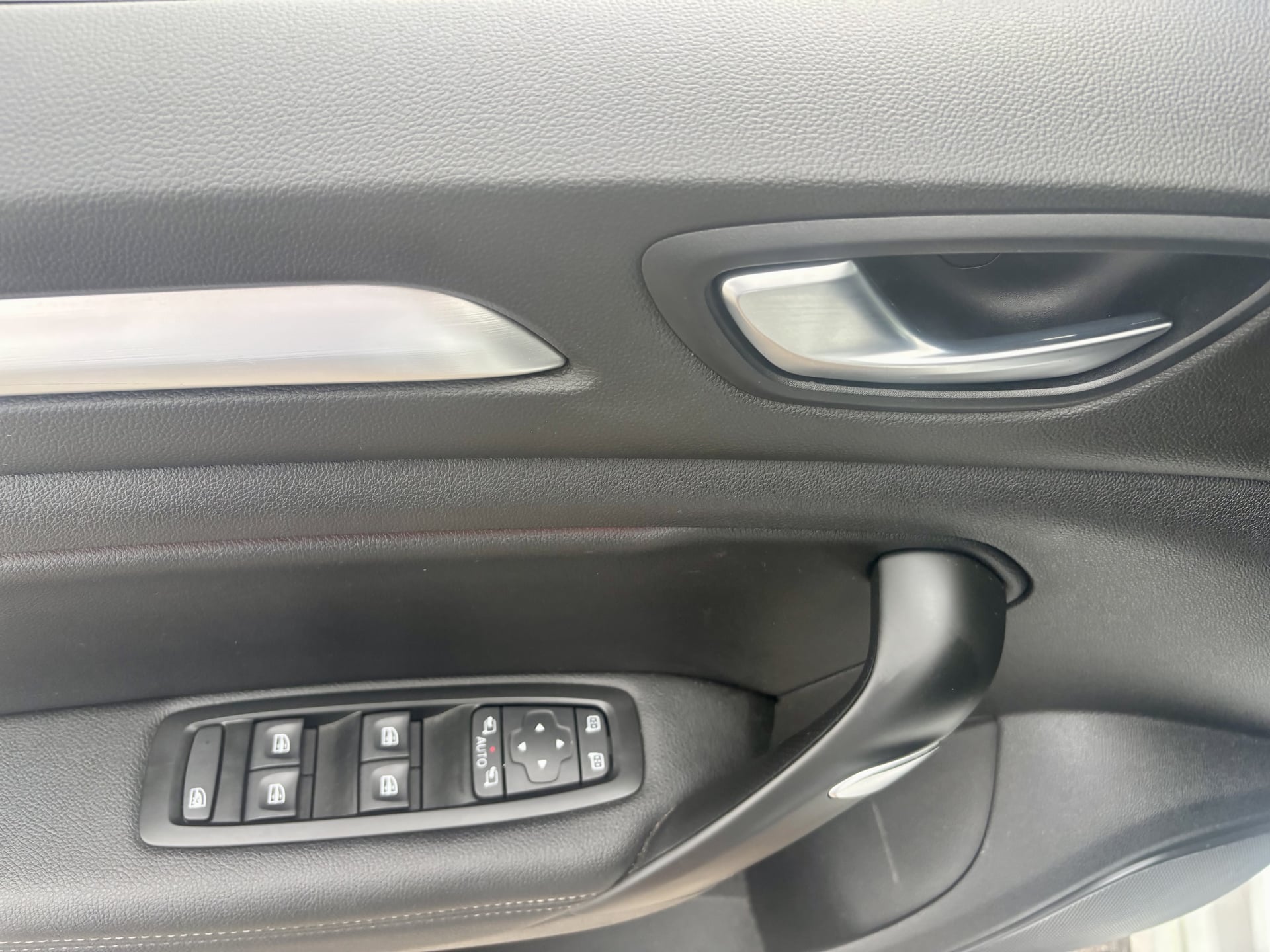 Renault Megane IV Phase 2 1.5 Blue dCi EDC7 115 ch INTENS Attelage Amovible — 32