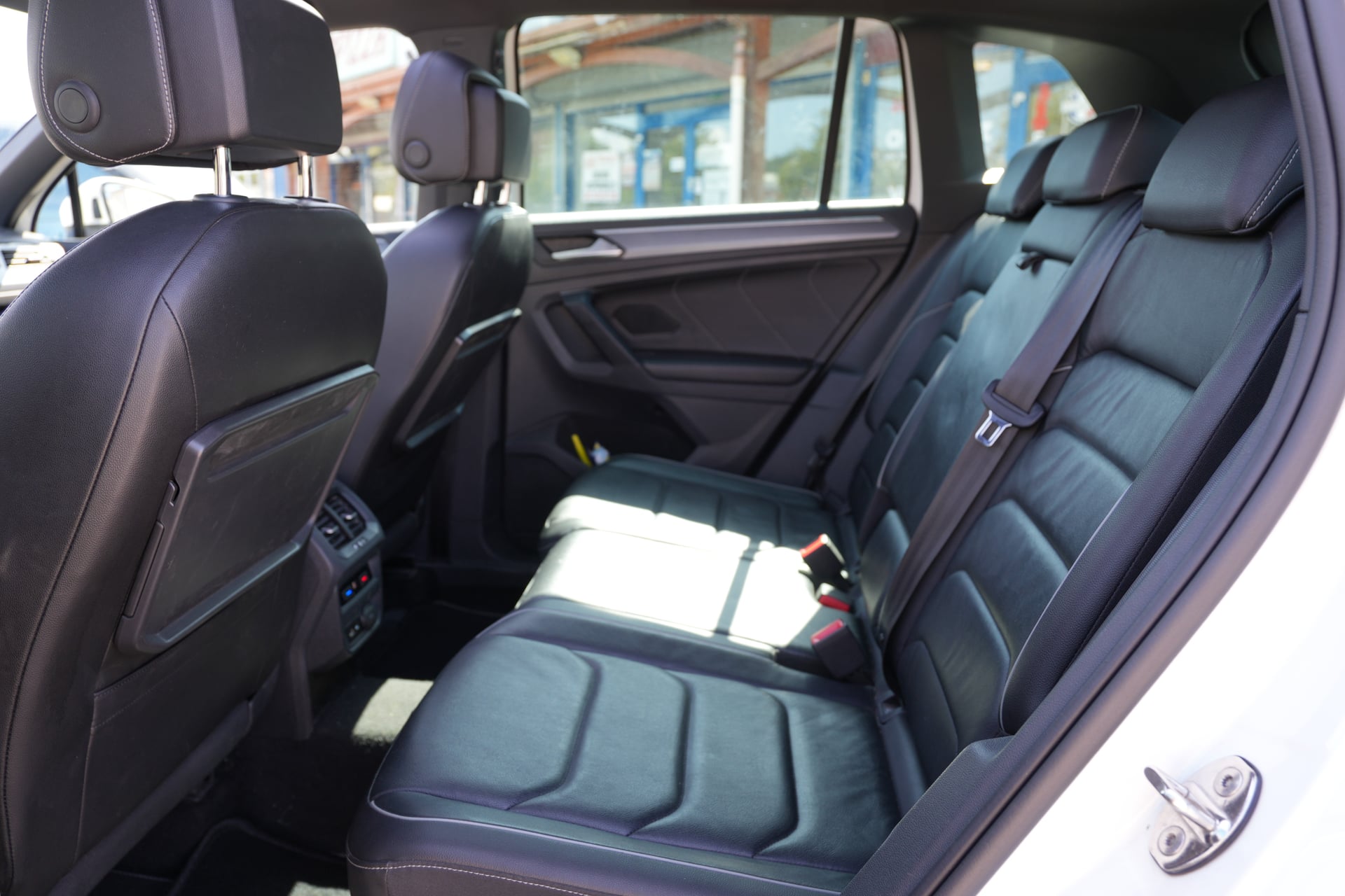 Volkswagen Tiguan II (2) 2.0 TDI 150 R-LINE DSG7 — 40