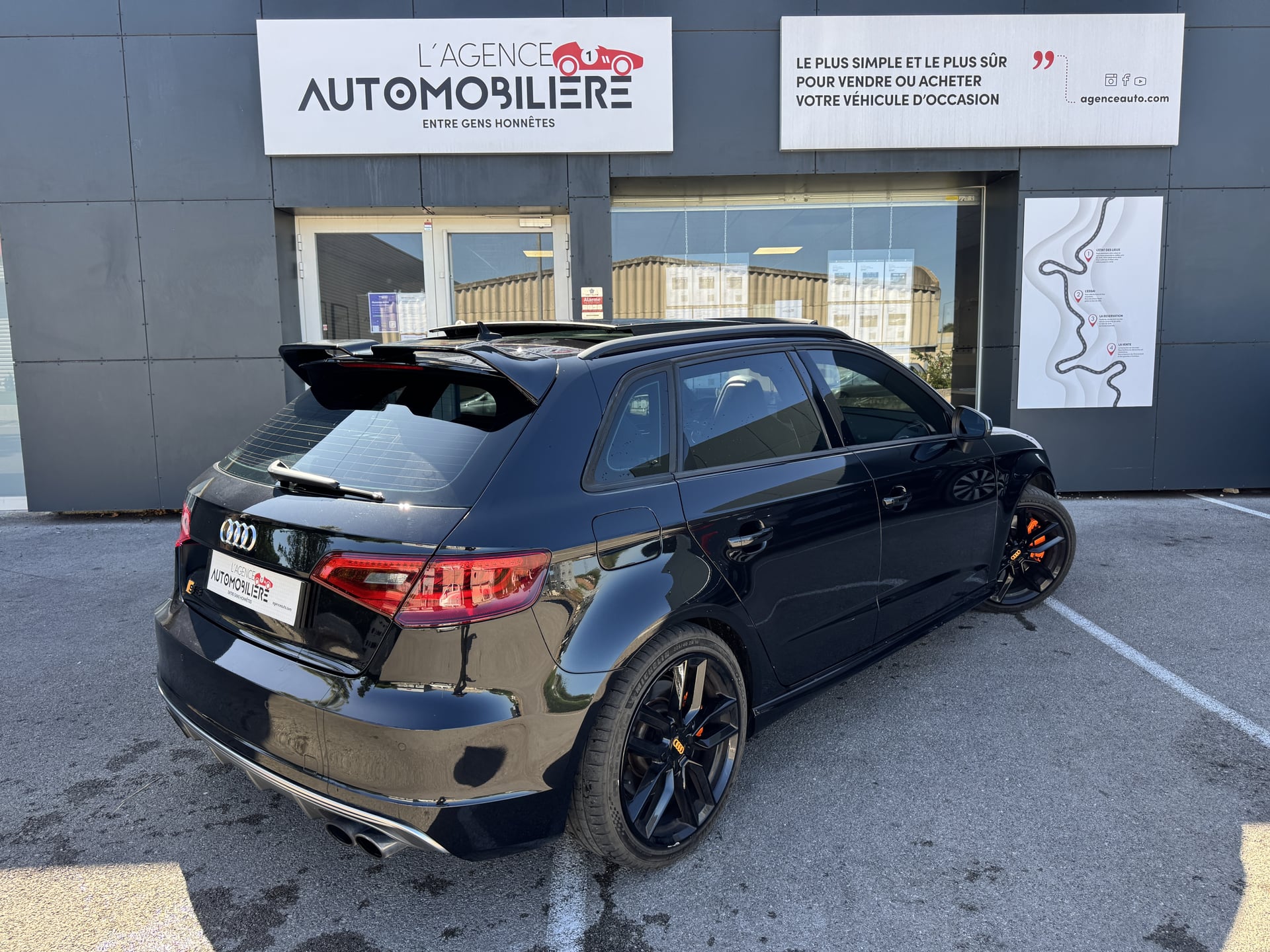 Audi S3 SPORTBACK 2.0 TFSI 300 S TRONIC + Bang & Olufsen - — 2