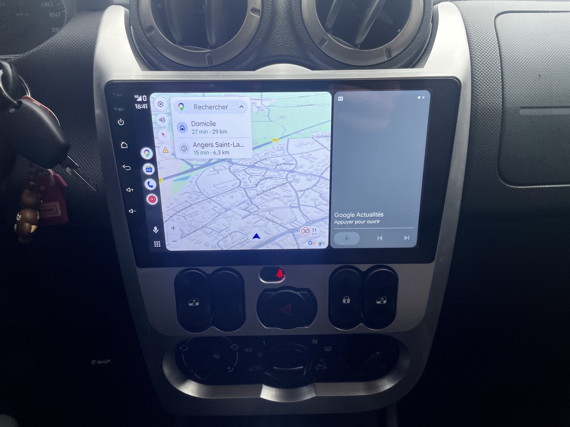 Dacia Duster 1.5 dCi 110cv eco2 4x2 Lauréate - Attelage - Carplay — 19