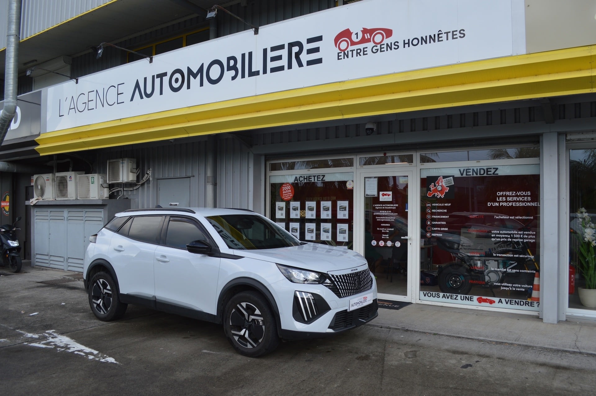 Peugeot 2008 1.2 HYBRID 136 ALLURE E-DCS