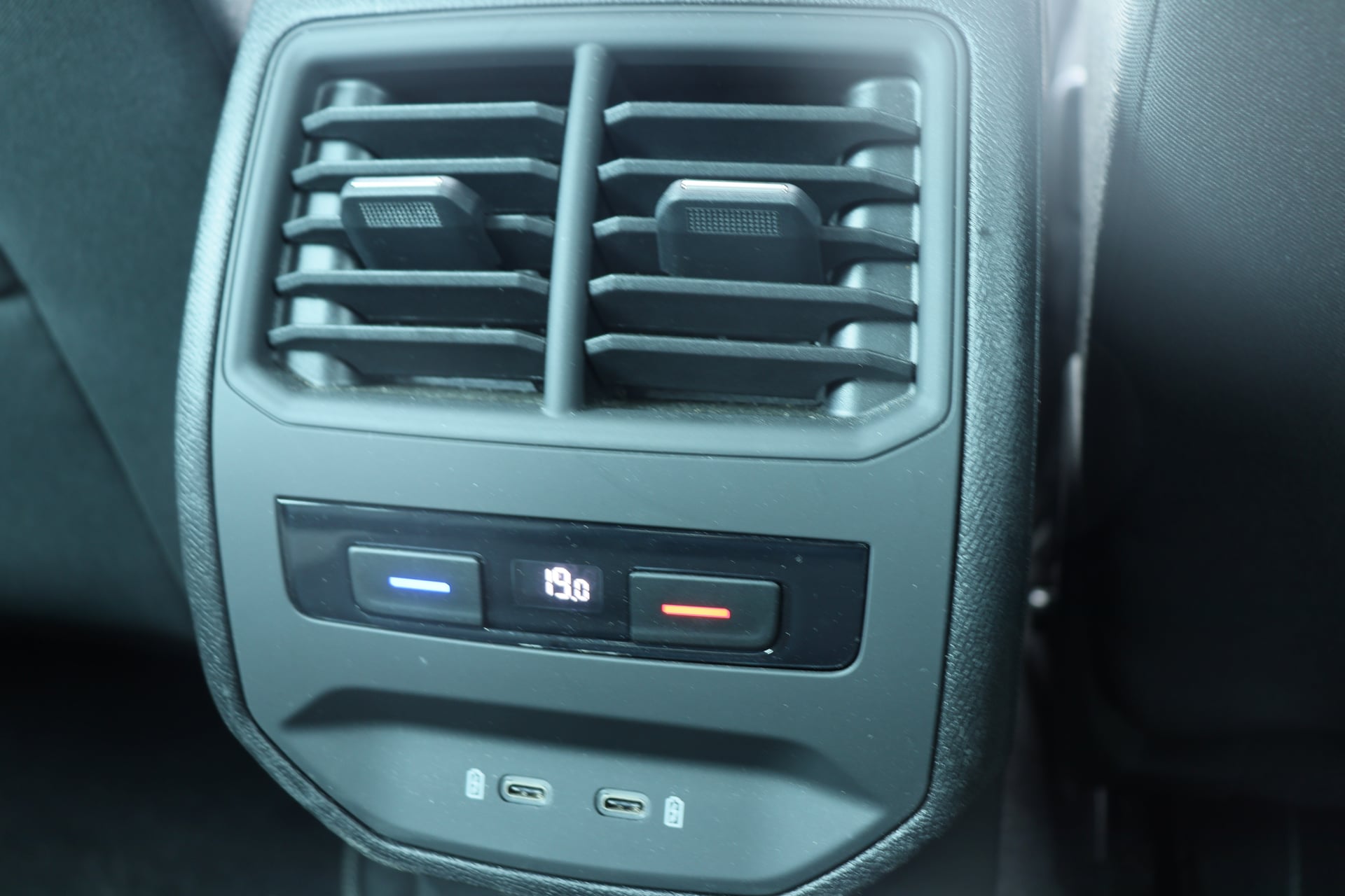Seat Leon 1.0 TSI 110 Urban BVM6 (CarPlay, Caméra, Suivi VW) — 40