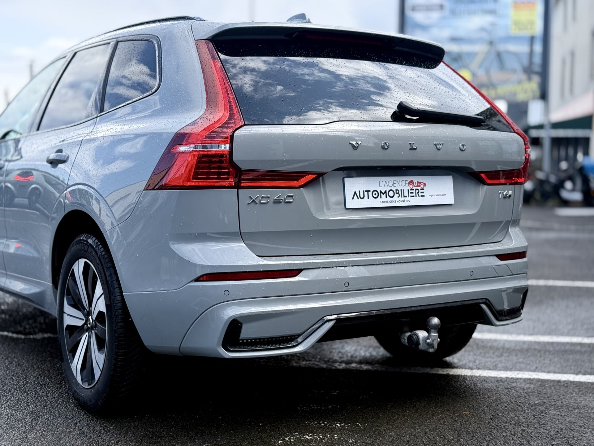 Volvo XC60 2.0 T6 340H 255 TWIN-ENGINE HYBRIDE RECHARGEABLE AWD BVA PLUS STYLE DARK (TO + Attelage) — 40