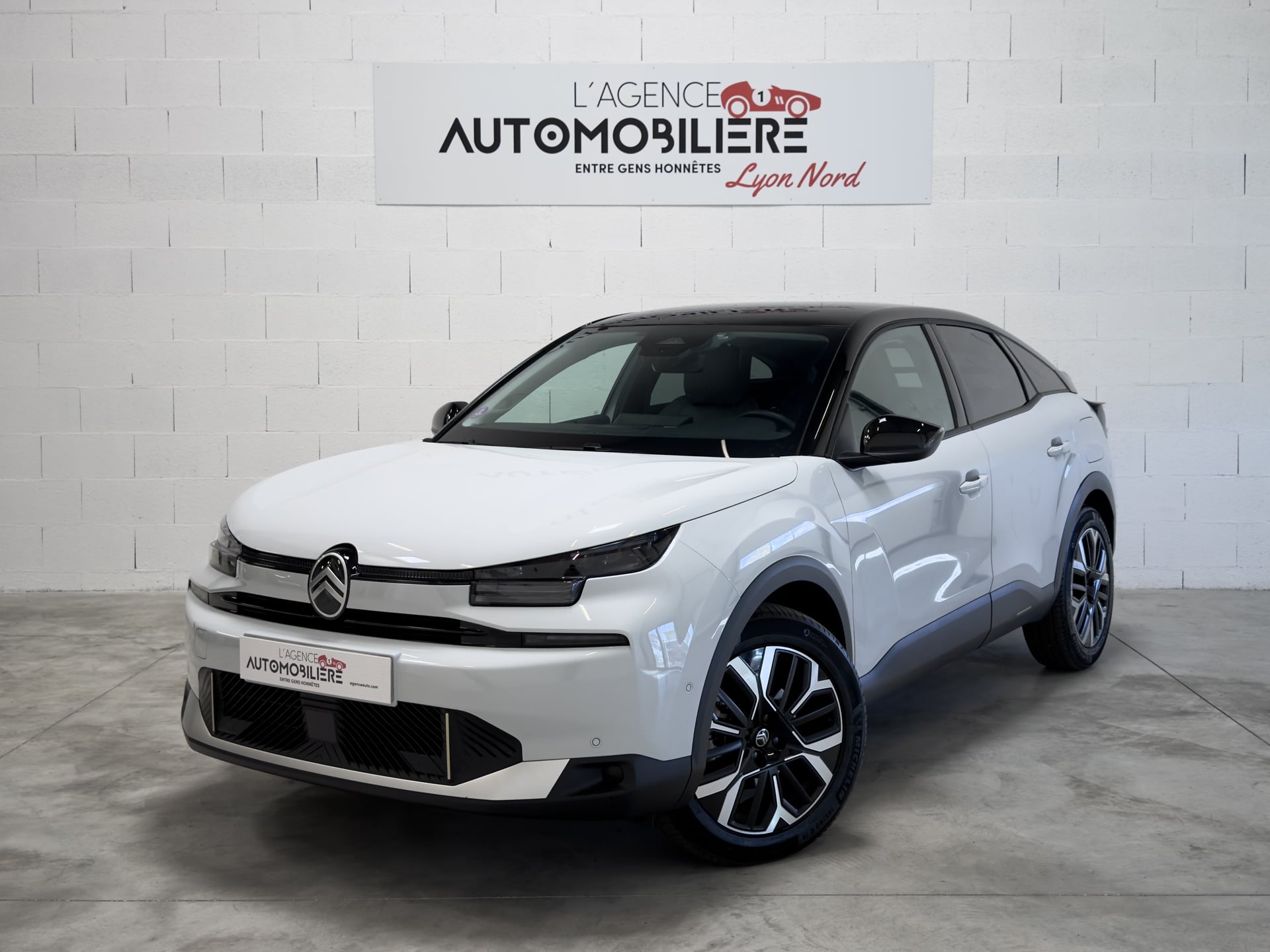 Citroen C4 Hybride 145 e-DCS6 Max – CarPlay LED Caméra Sièges Chauffants Keyless Attelage