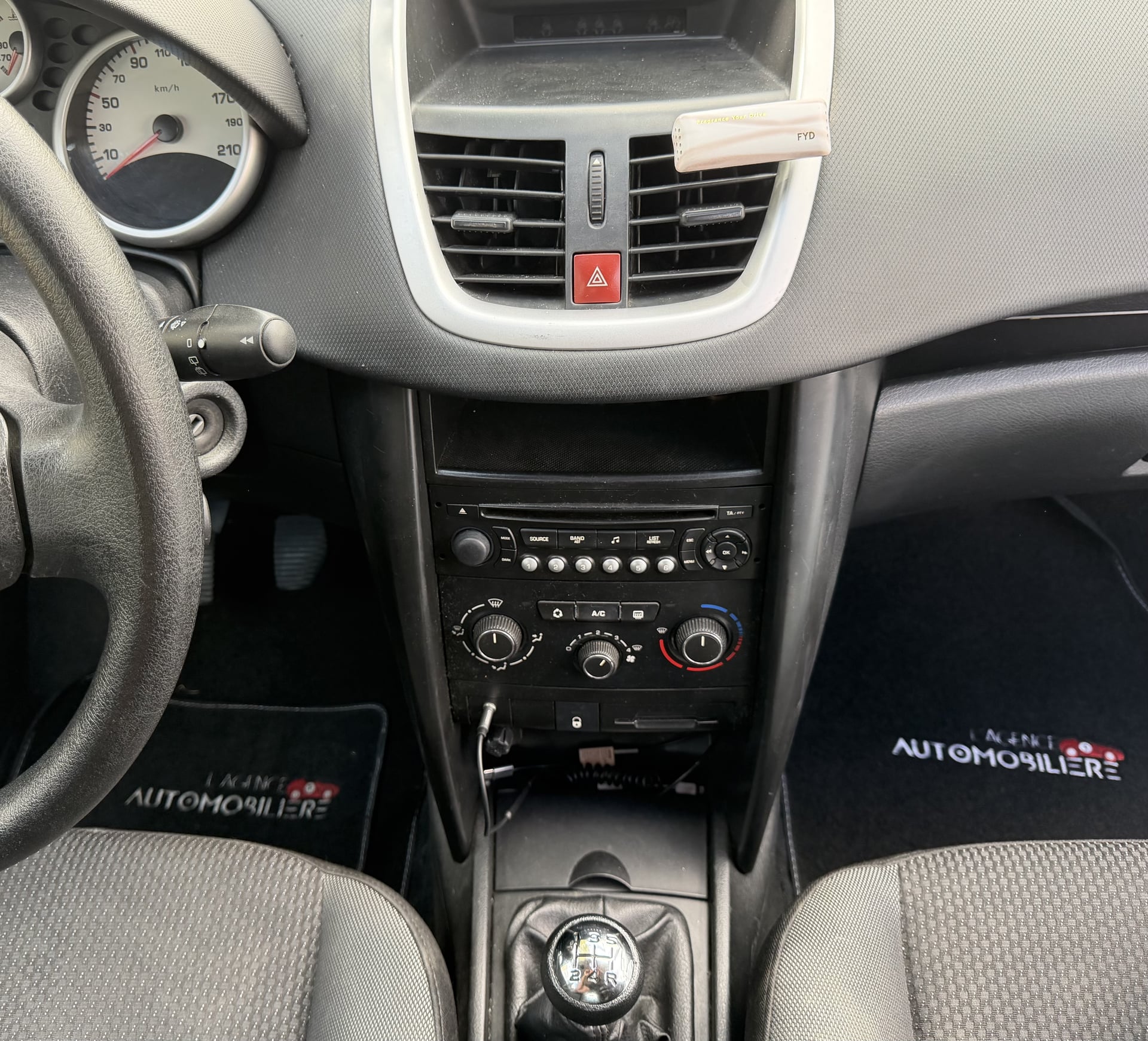 Peugeot 207 1.4 HDI 70 CH — 24