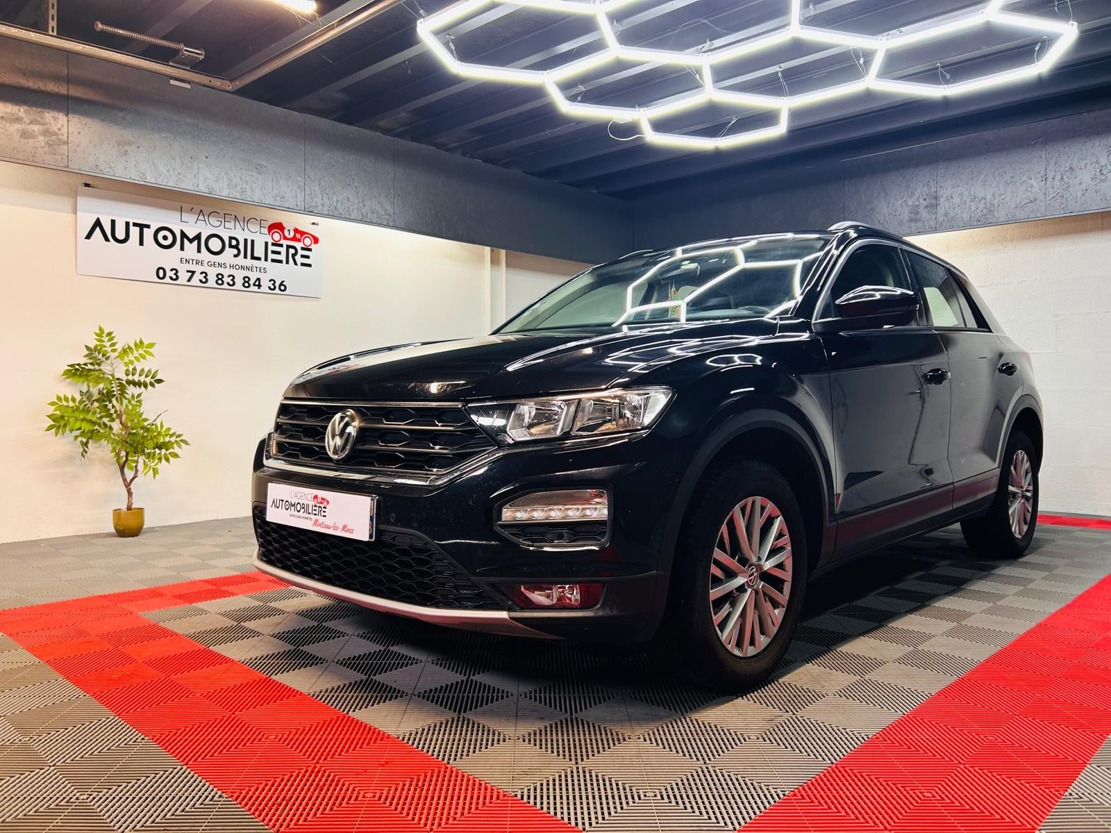 Volkswagen Tiguan 1.0 TSI 116 cv Lounge - 2ème Main - Suivi Volkswagen - Pneus Avant Neufs