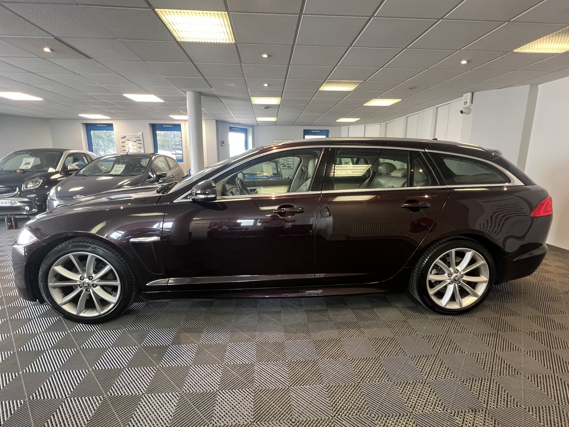 Jaguar XF Sportbrake 2.2 D 16V 200 CV Luxe Premium — 25