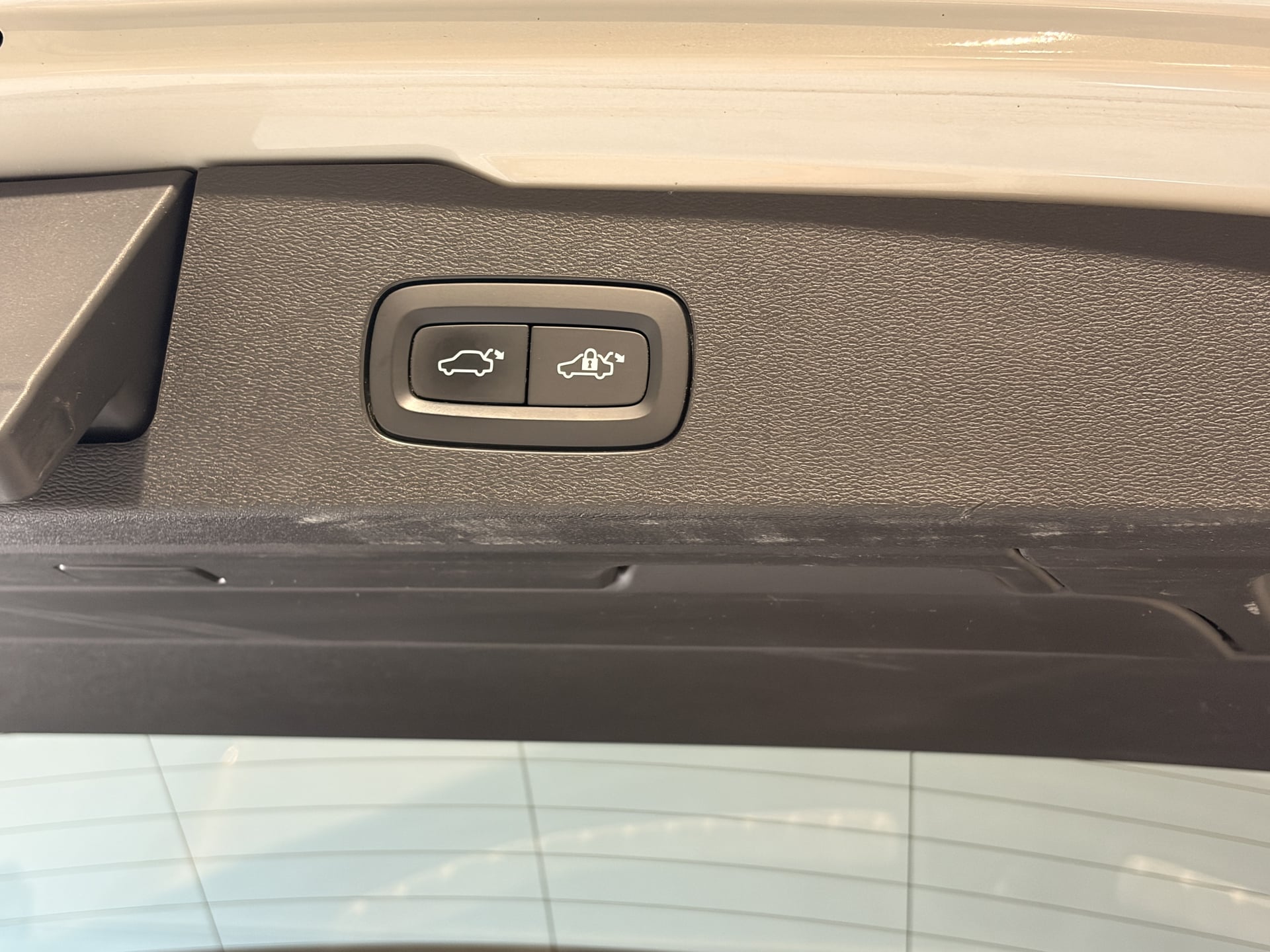 Volvo V60 II RECHARGE T6 340 BUSINESS EXECUTIVE GEARTRONIC 8 — 21