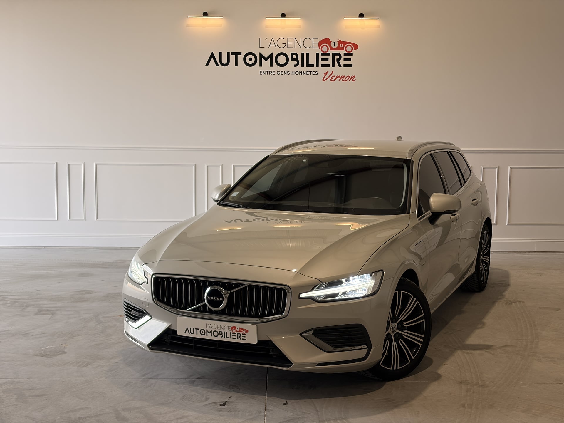 Volvo V60 II RECHARGE T6 340 BUSINESS EXECUTIVE GEARTRONIC 8