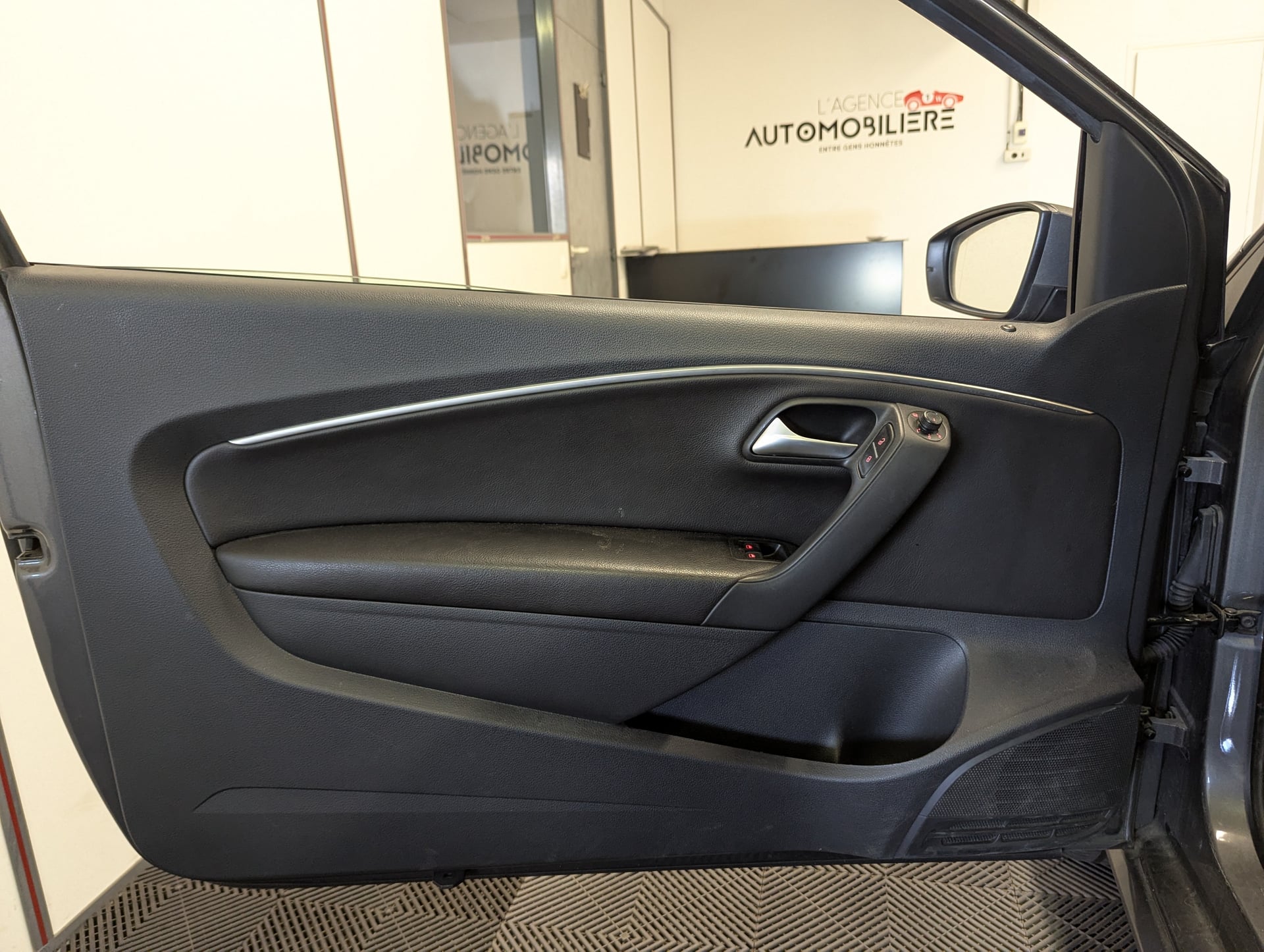 Volkswagen Polo V (2) 1.2 TSI 90 BLUEMOTIONT 3P — 30