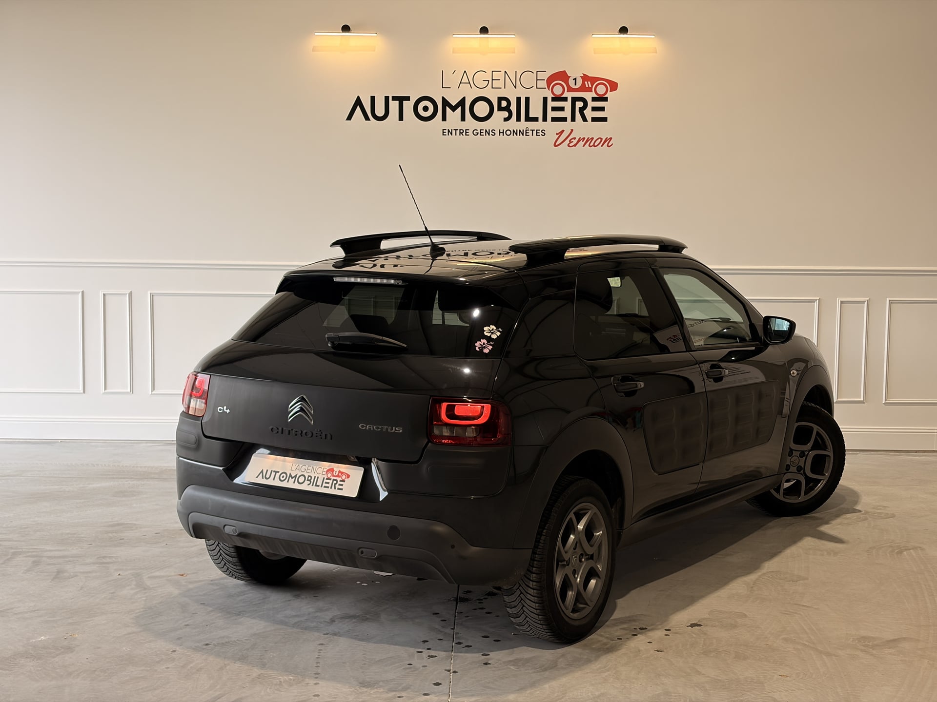 Citroen C4 Cactus 1.2 PURETECH 110 S&S SHINE — 2