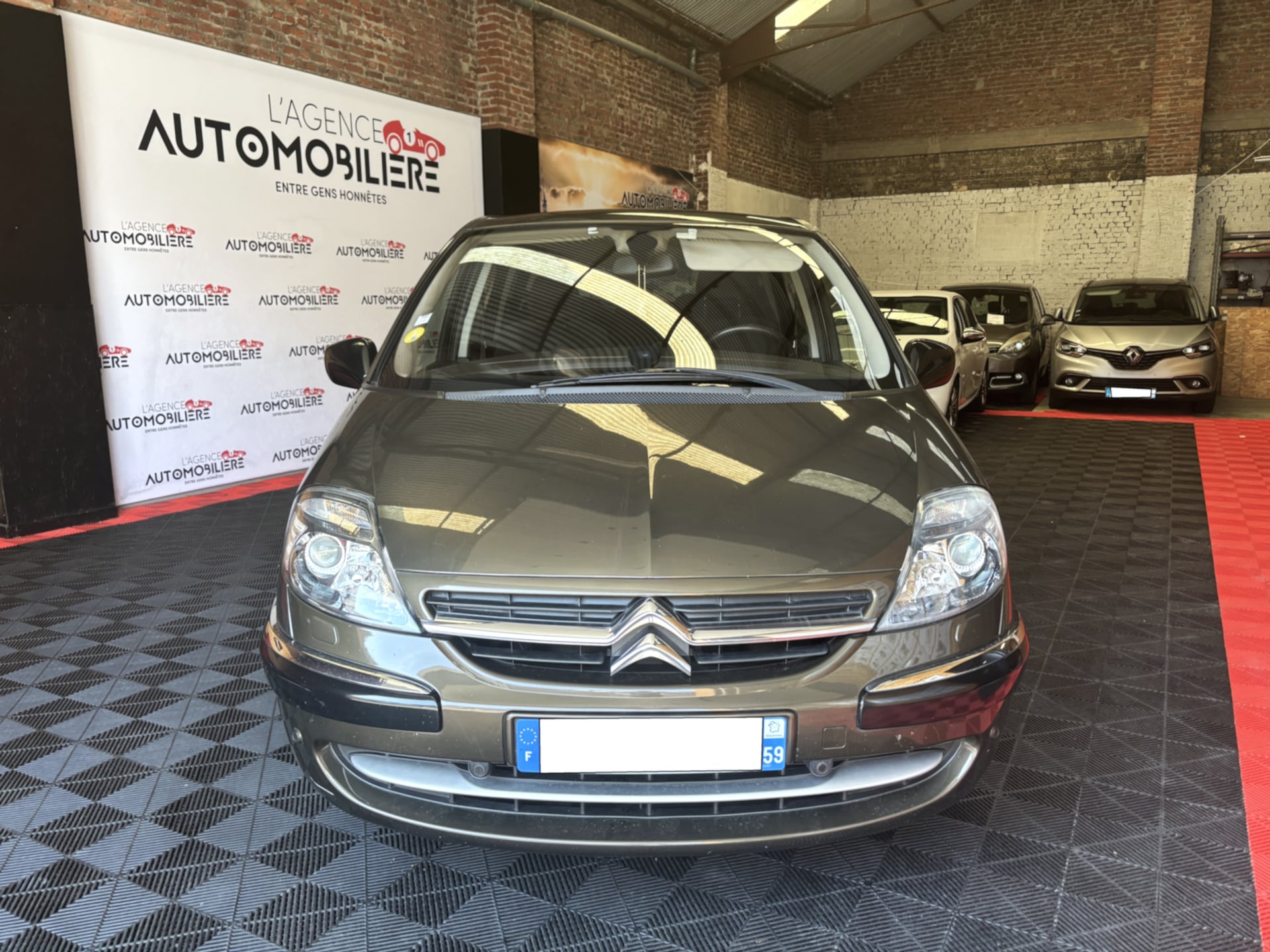 Citroen C8 2.0 l HDI 163ch Finition Exclusive Plus — 2