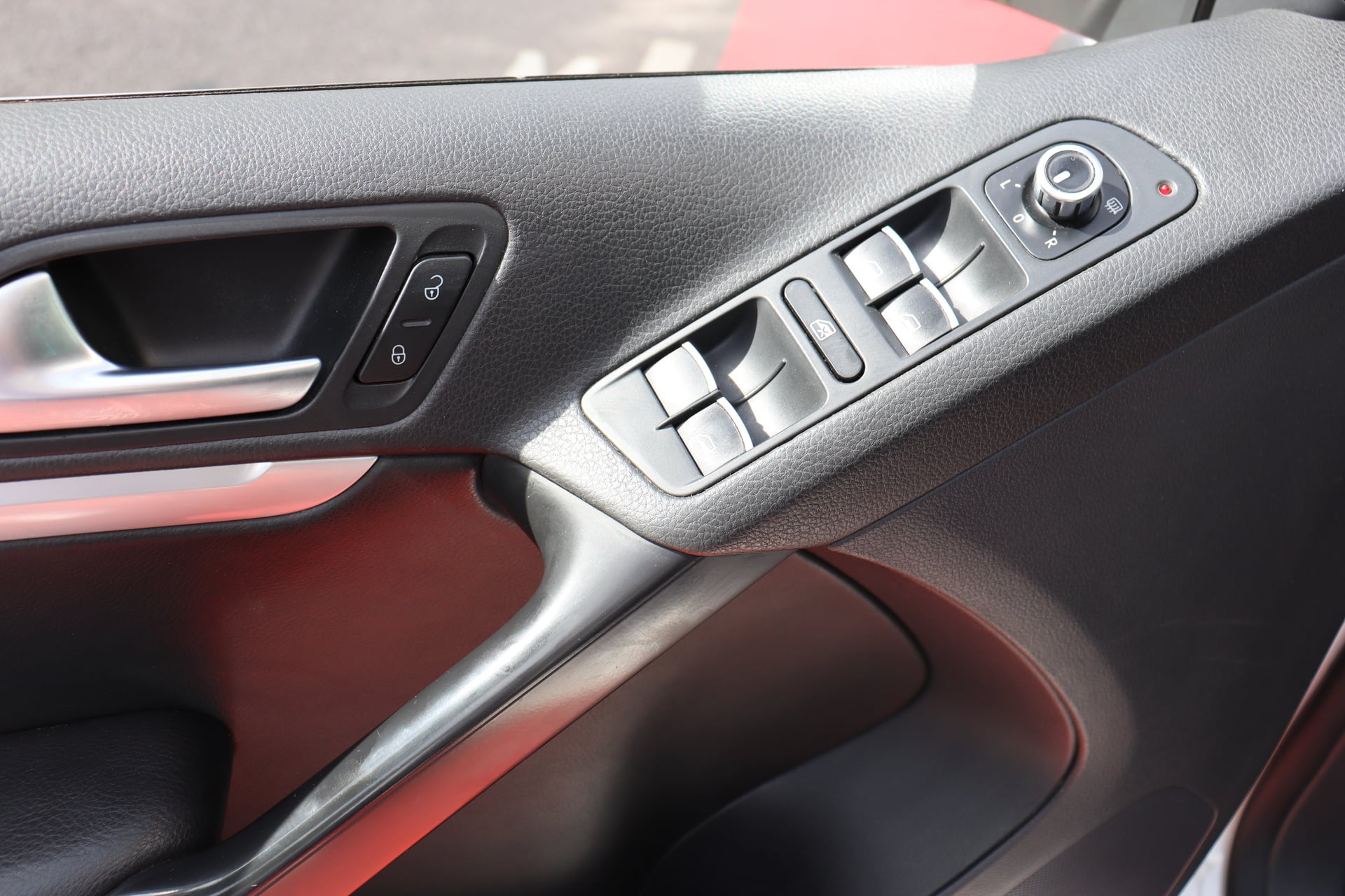 Volkswagen Tiguan Ph.II 2.0 TDi 140 R-Line 4Motion DSG7 (Attelage, CarPlay, Disitri à jour) — 39