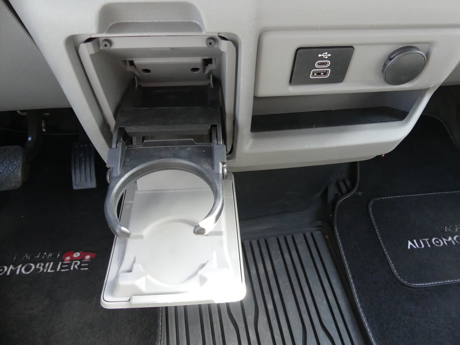 Ford Transit Custom Fg 300 L2 2.0 EcoBlue Fourgon 136 cv Boîte auto — 36
