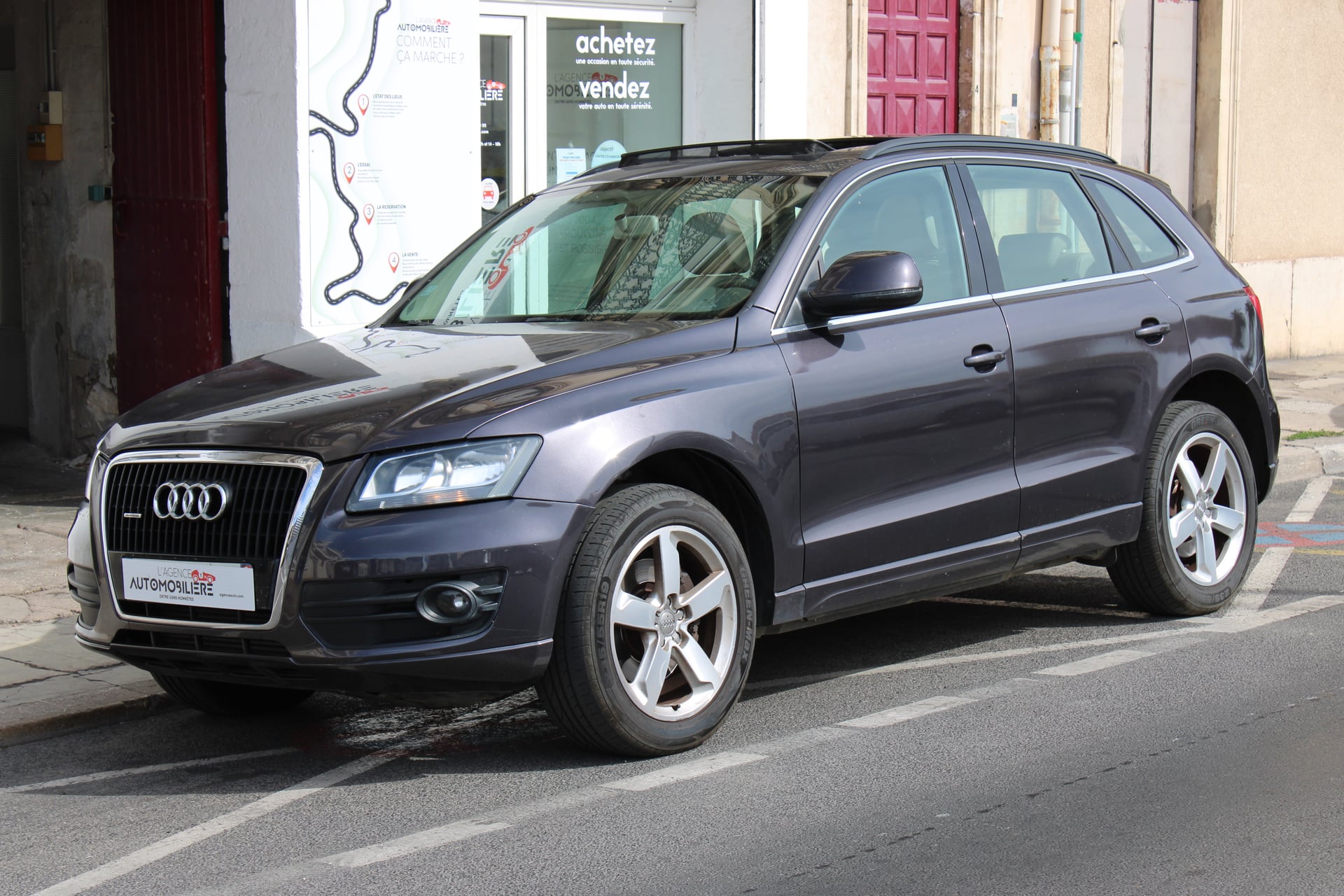 Audi Q5 V6 3.0 TDI 240 QUATTRO AMBIENTE S TRONIC ( Toit ouvrant, Radar Arr ... )