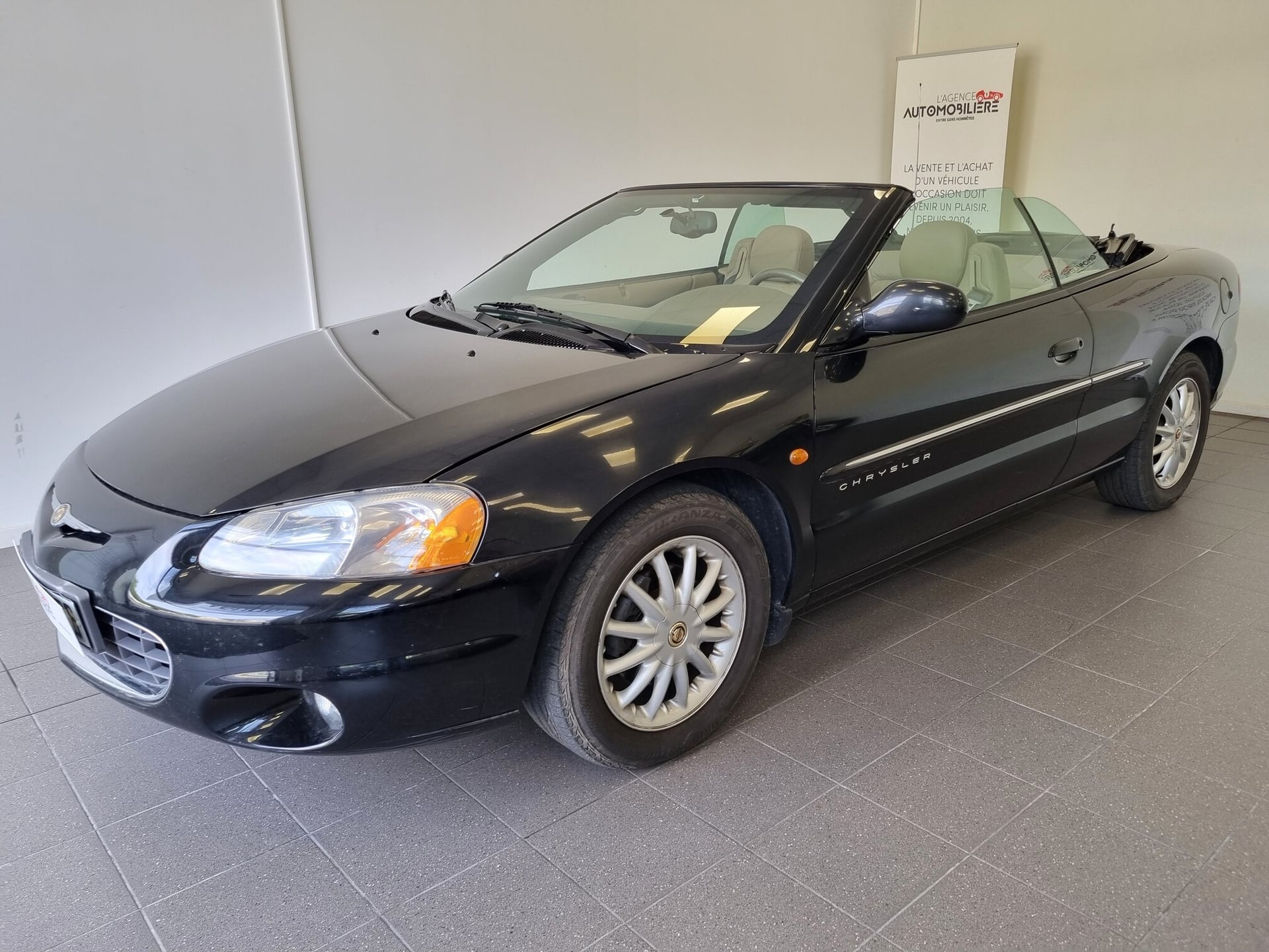 Chrysler Sebring II 2.7 i V6 Cabriolet 203cv BA - FAIBLE KILOMÉTRAGE - 1ERE MAIN — 2