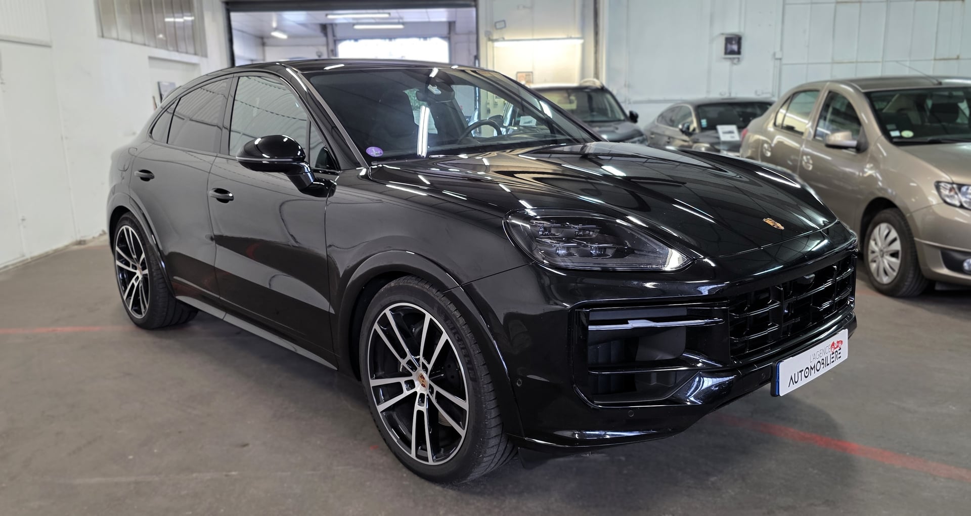 Porsche Cayenne Coupé 3.0 V6 PHEV 470h E-Hybrid - 1ere main - suivis porsche — 2