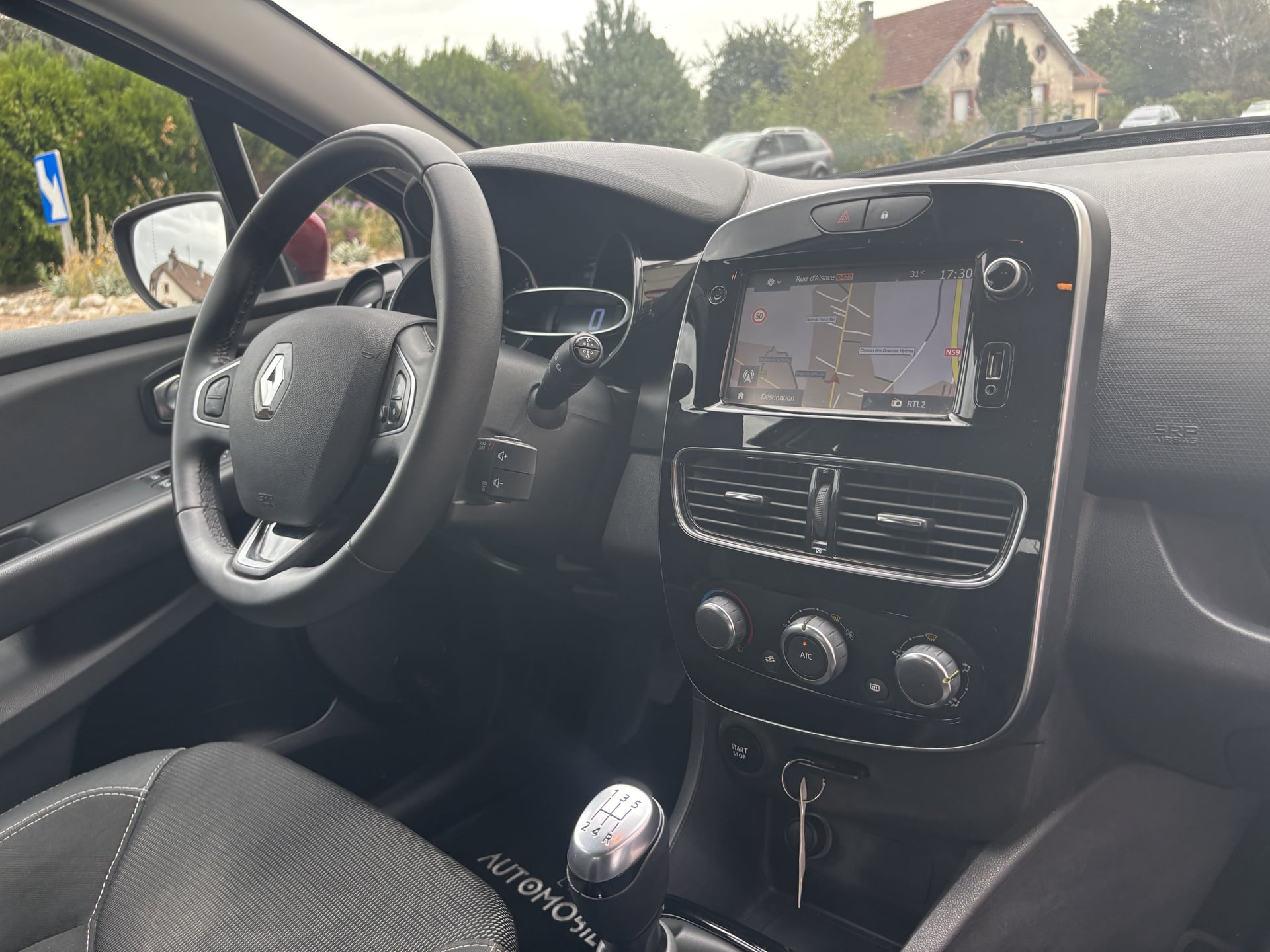 Renault Clio IV Estate 0.9 TCe 12V Energy 90 ch ZEN 1ère main — 28