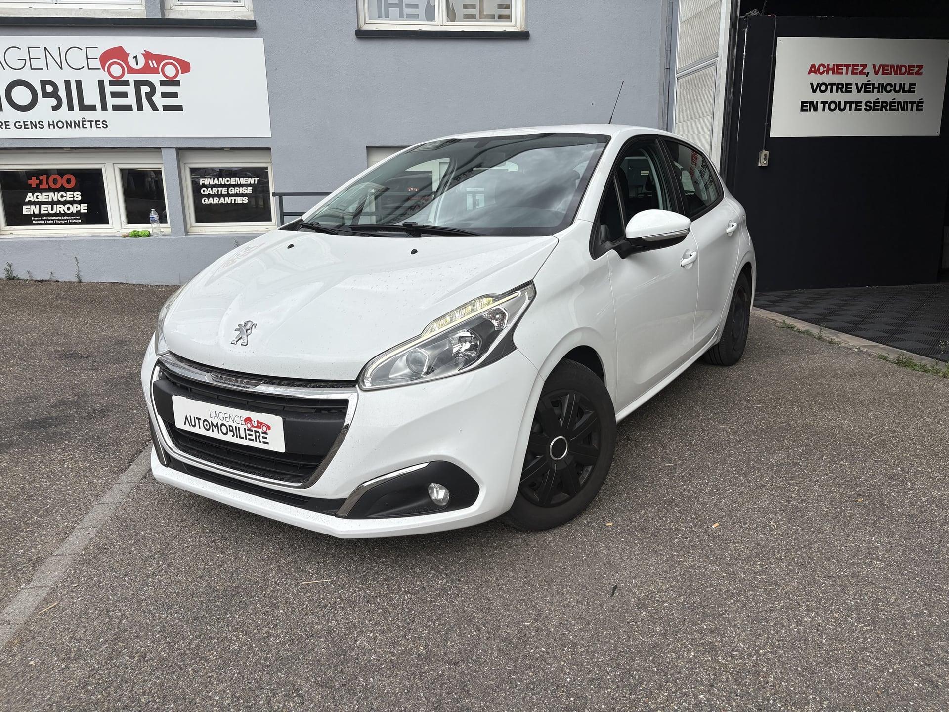 Peugeot 208 1.6 BlueHDI 100 Active Business S&S 5p Radars de recul - Bluetooth - GPS