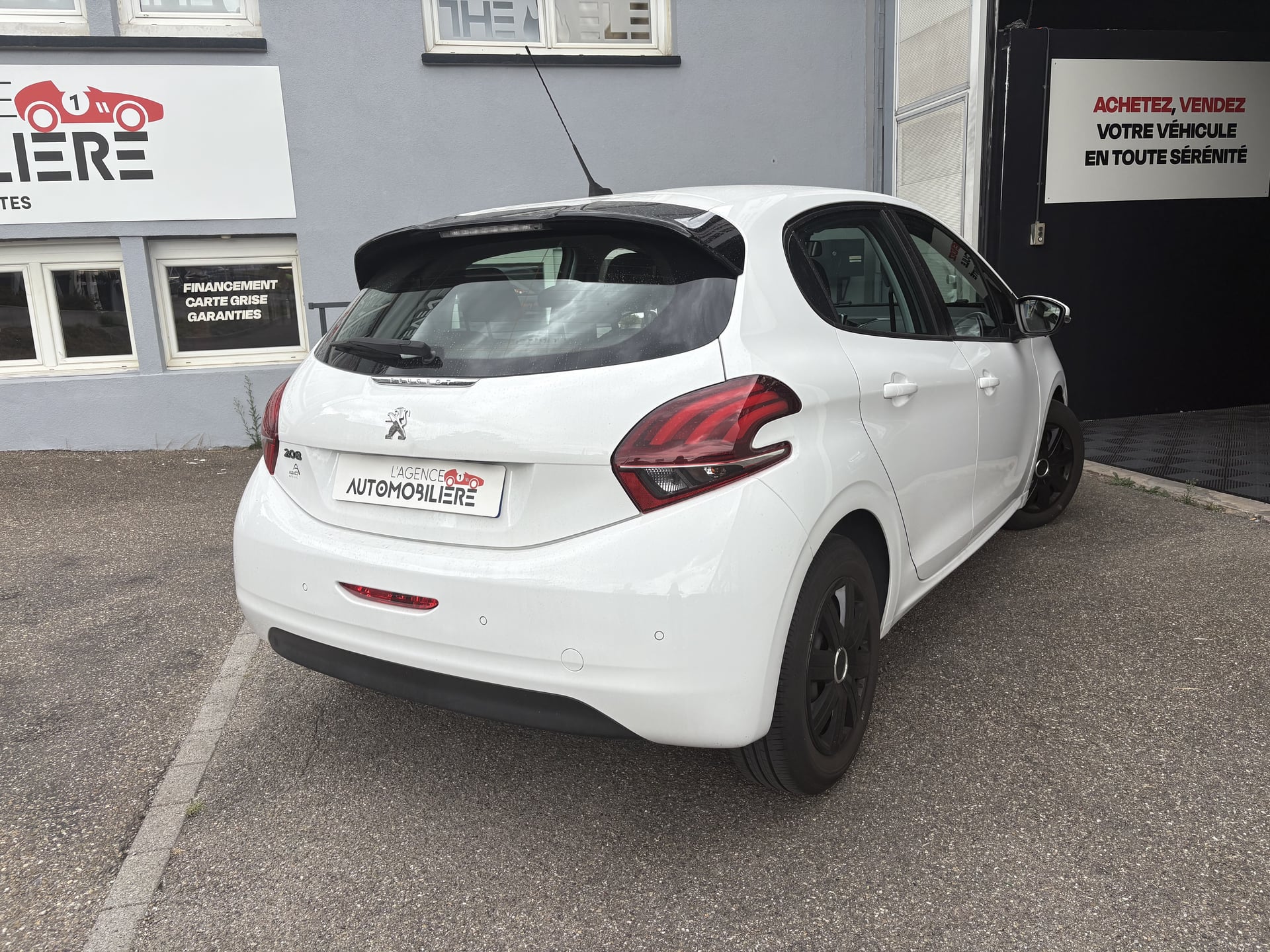 Peugeot 208 1.6 BlueHDI 100 Active Business S&S 5p Radars de recul - Bluetooth - GPS — 2