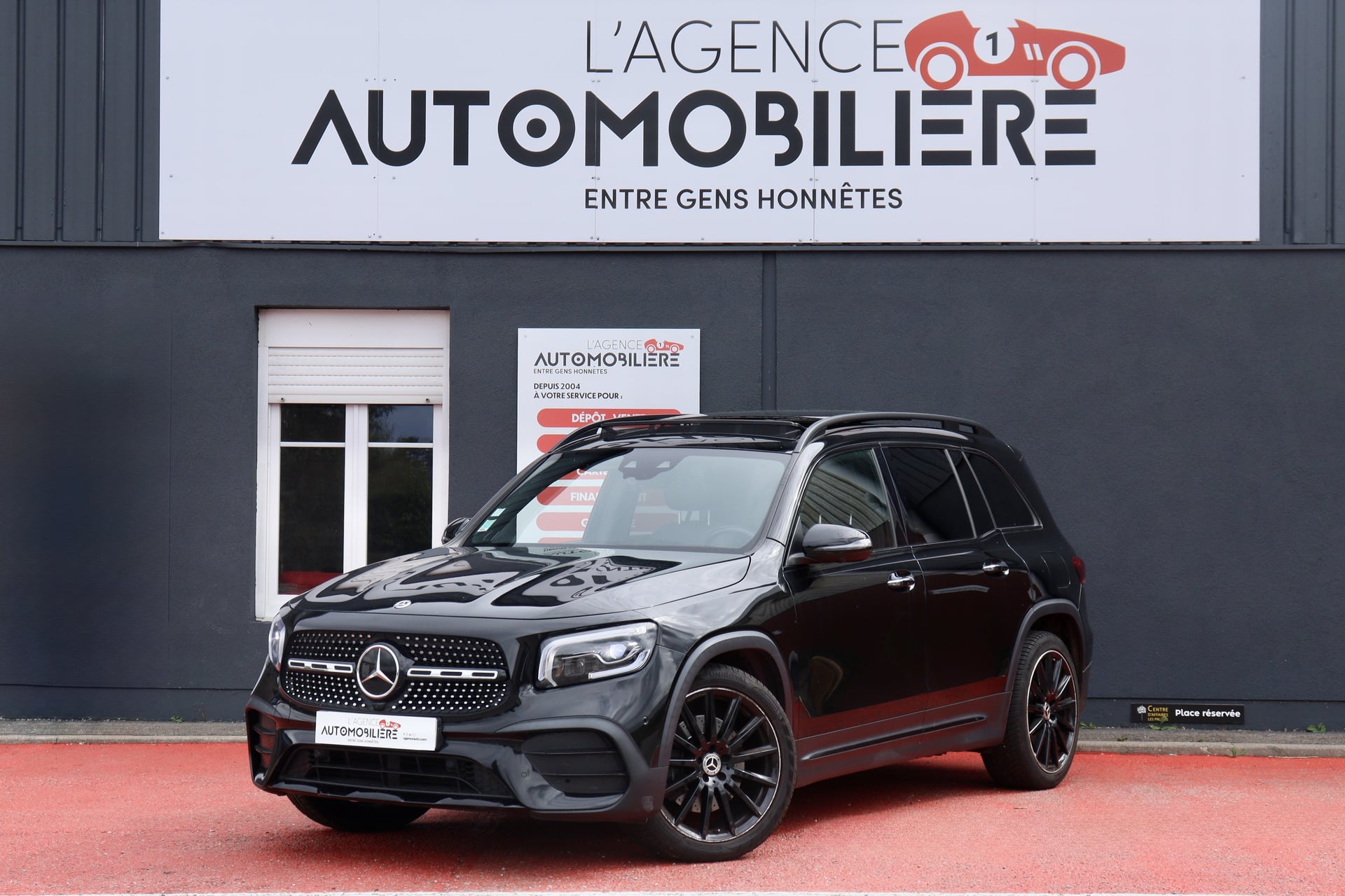 Mercedes-Benz GLB 220d AMG LINE 4MATIC 8G-TRONIC 7 PLACES (Full options, suivi Mercedes, 1ère main)