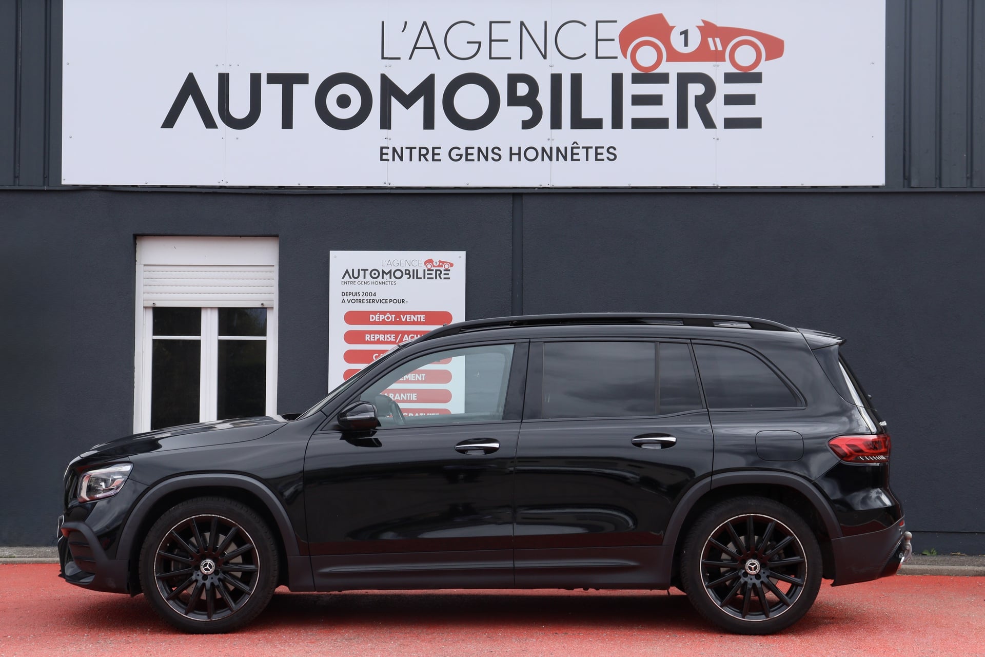 Mercedes-Benz GLB 220d AMG LINE 4MATIC 8G-TRONIC 7 PLACES (Full options, suivi Mercedes, 1ère main) — 2