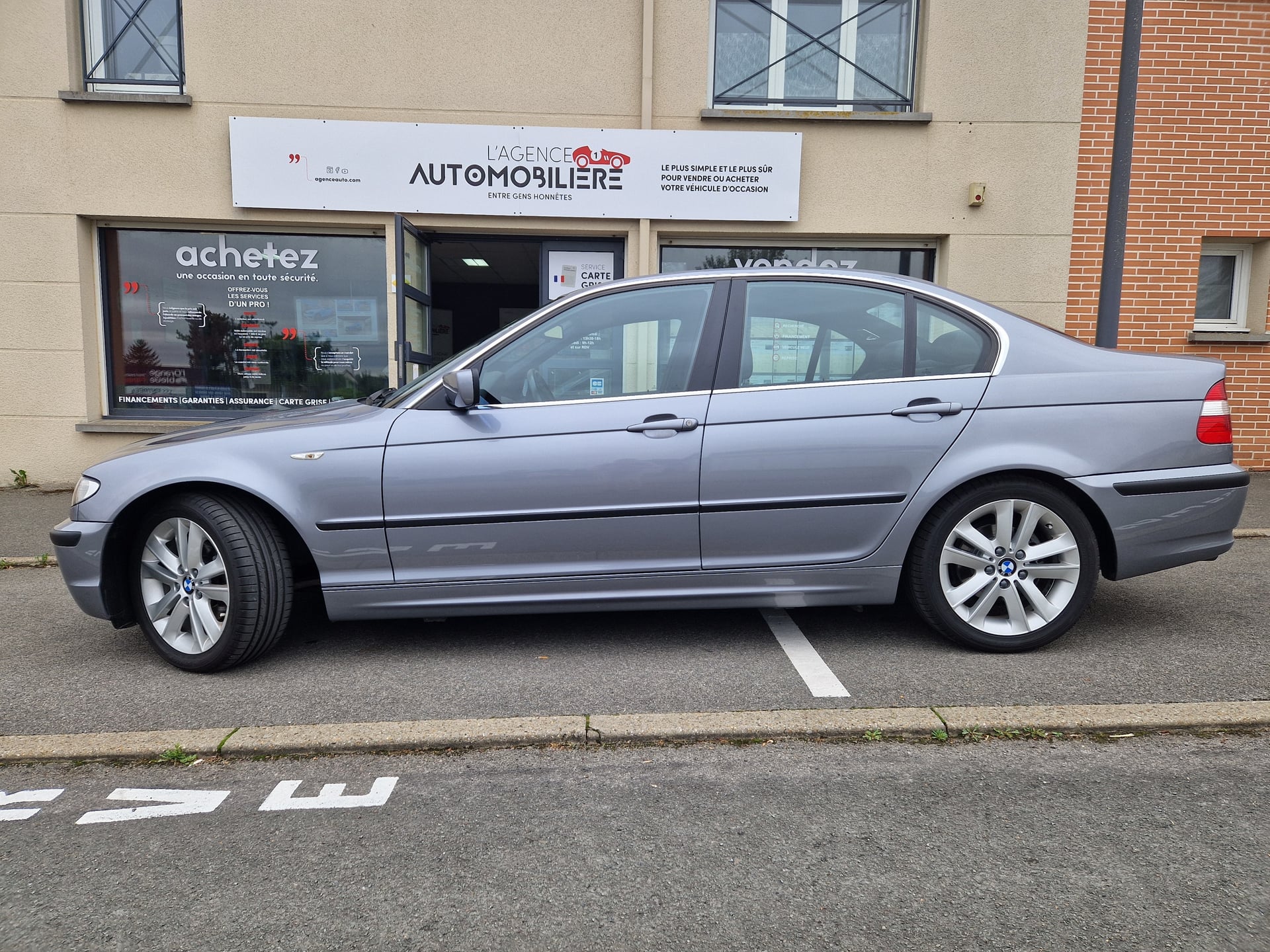 BMW Série 3 (E46) 320i Pack luxe excellent état — 2