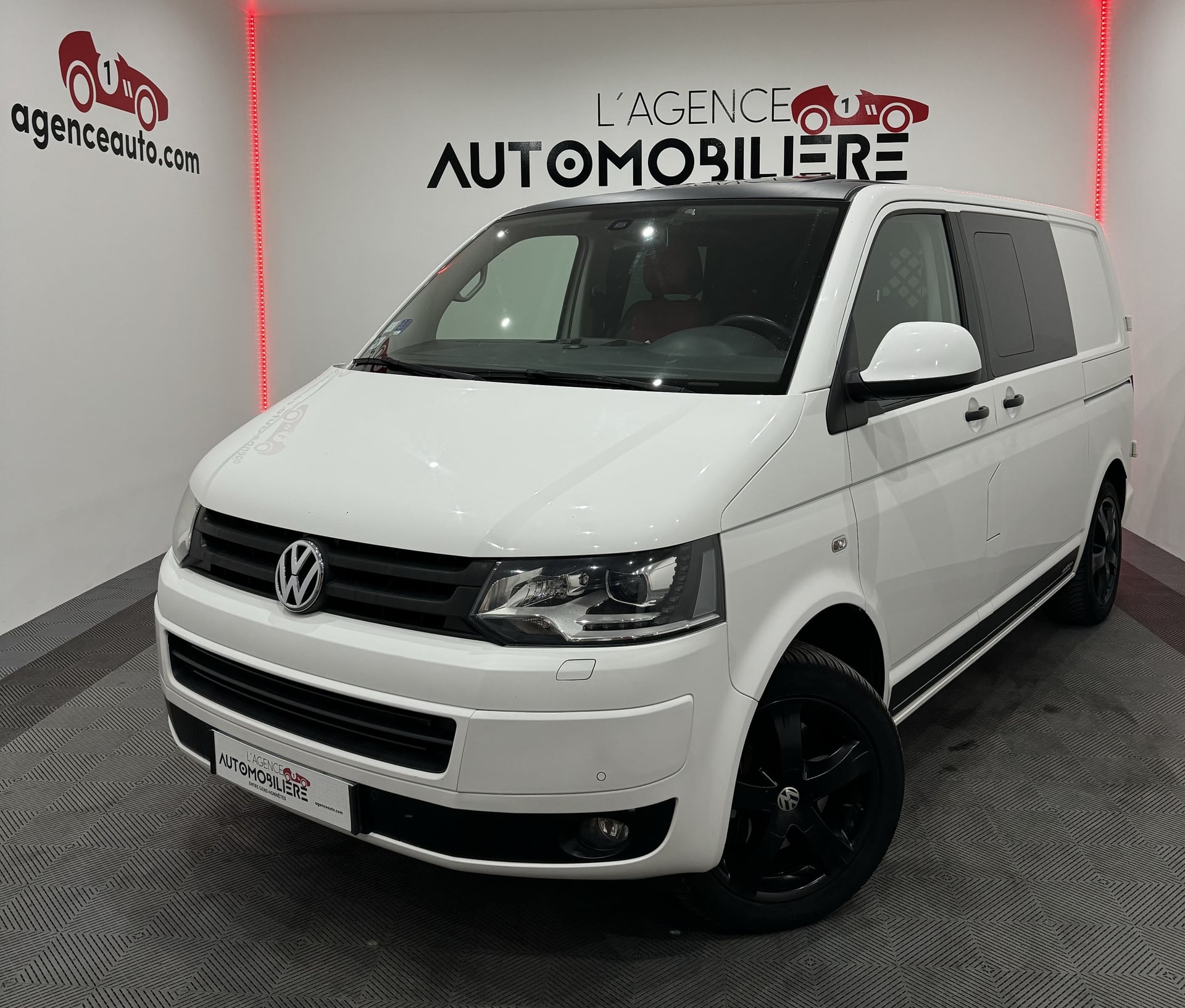 Volkswagen Transporter T5 EDITION 2.0 TDI 180CV DSG7 5 PLACES 4 MOTION GPS/TOIT OUVRANT/ATTELAGE/PRISE 220V-USB-12V/DOUCHETTE/RECHAUD GAZ/MEUBLES/CUIR-CHAUF-PIVOTANT