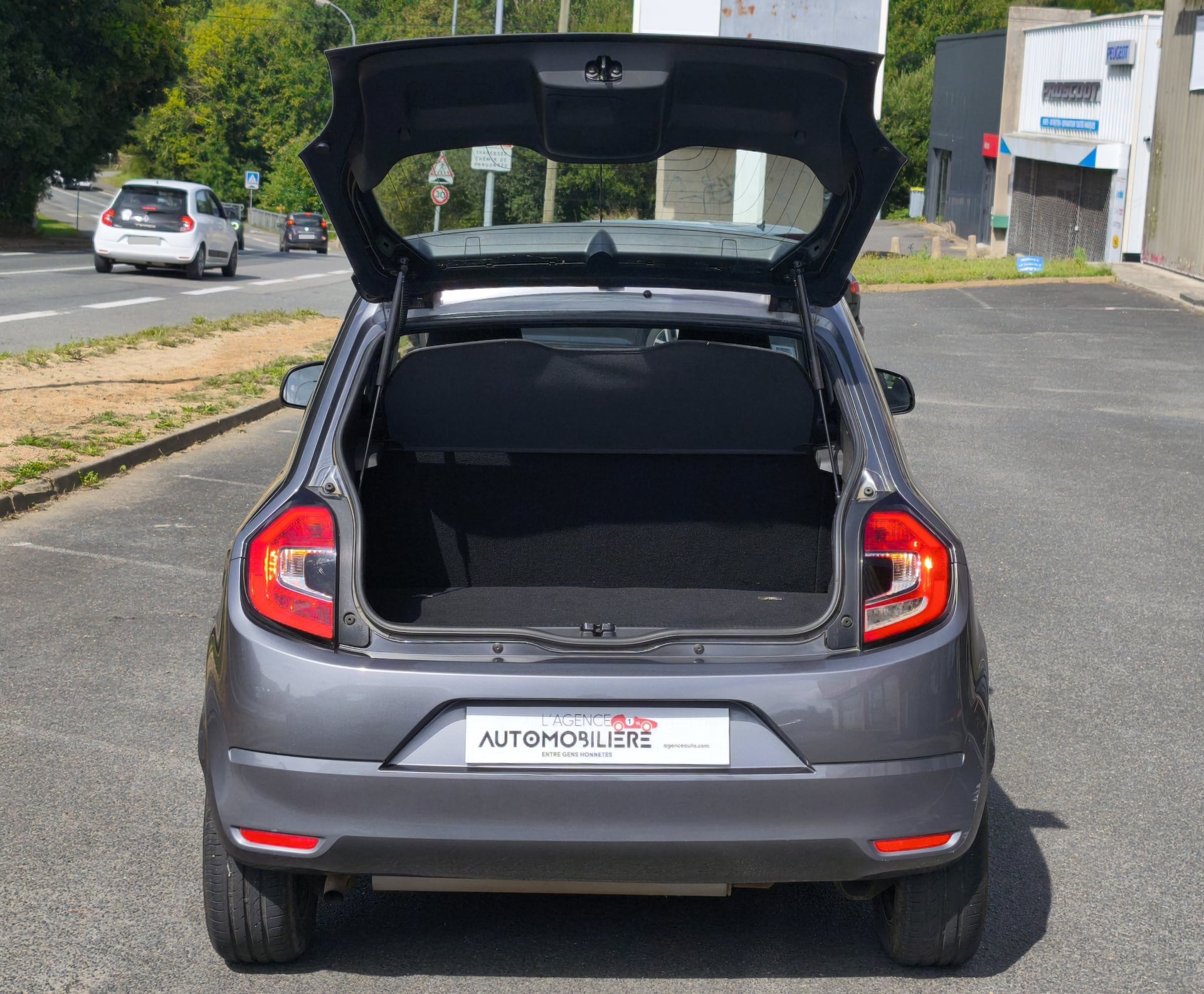 Renault Twingo 1.0 sce 65 ch — 30
