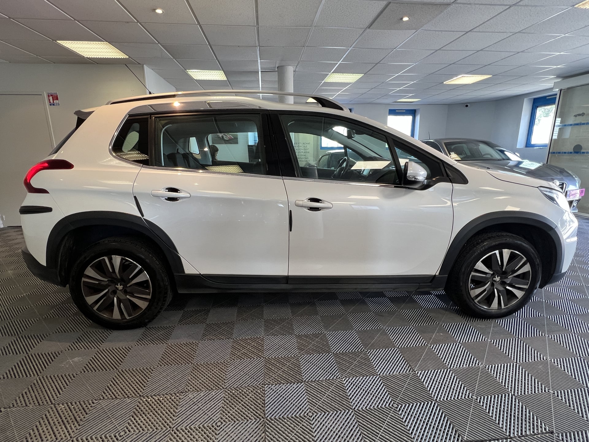 Peugeot 2008 1.6 BlueHDi 100CV Allure Embrayage et Réservoir d'AD Blue changée — 22