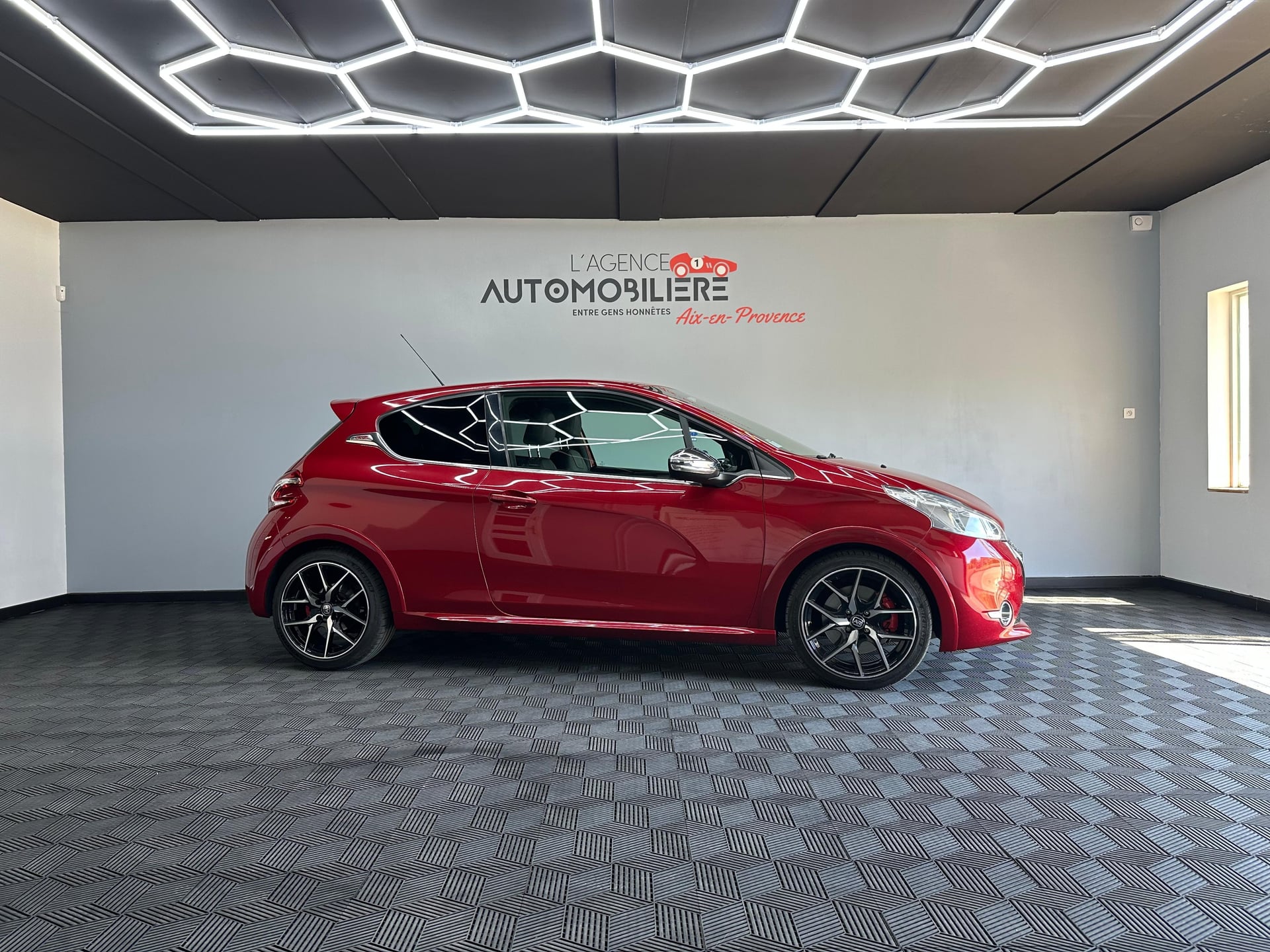 Peugeot 208 GTI 1.6 THP 16V 200 Ch — 2
