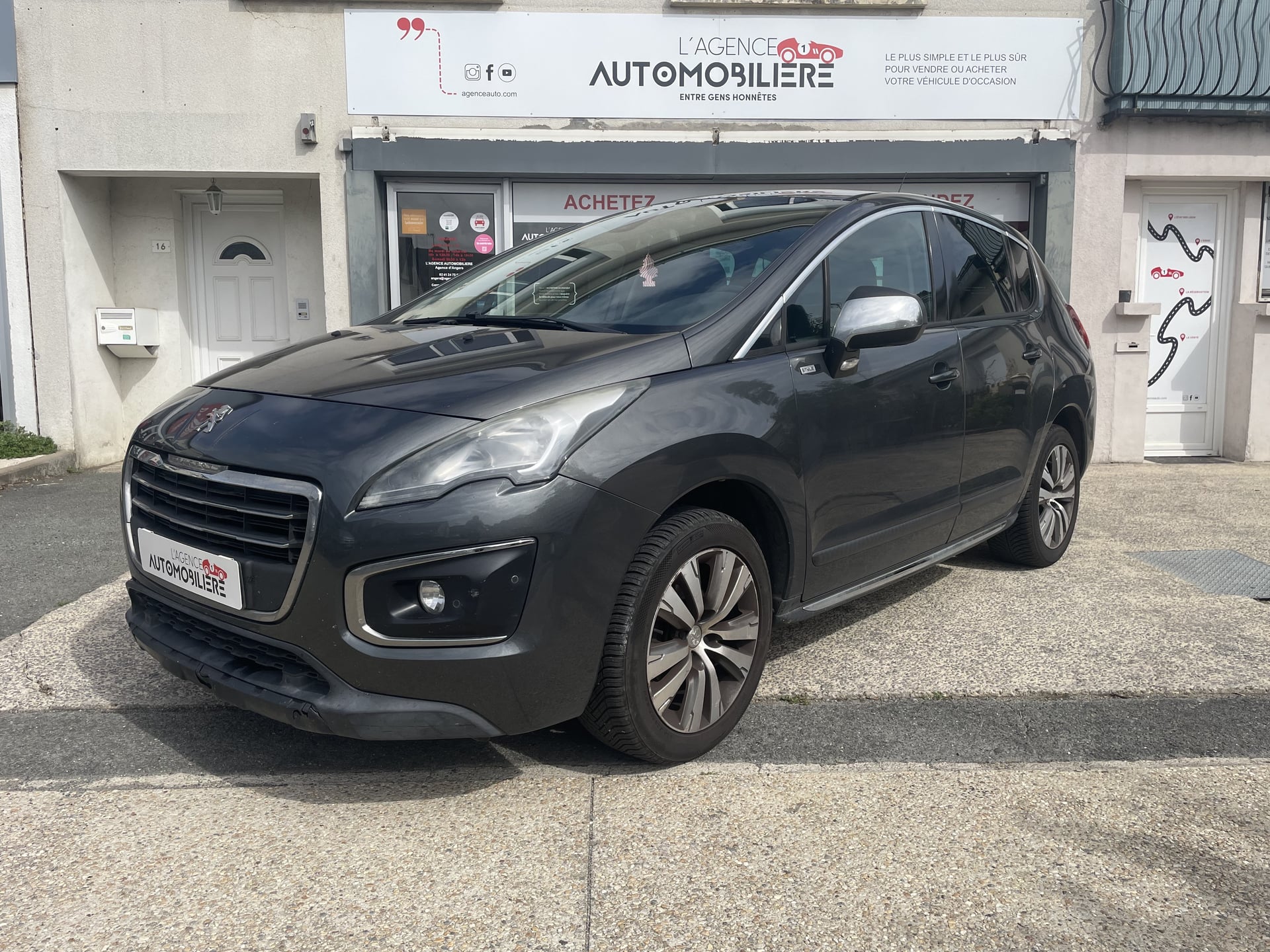 Peugeot 3008 1.2 130 cv - Style - Attelage