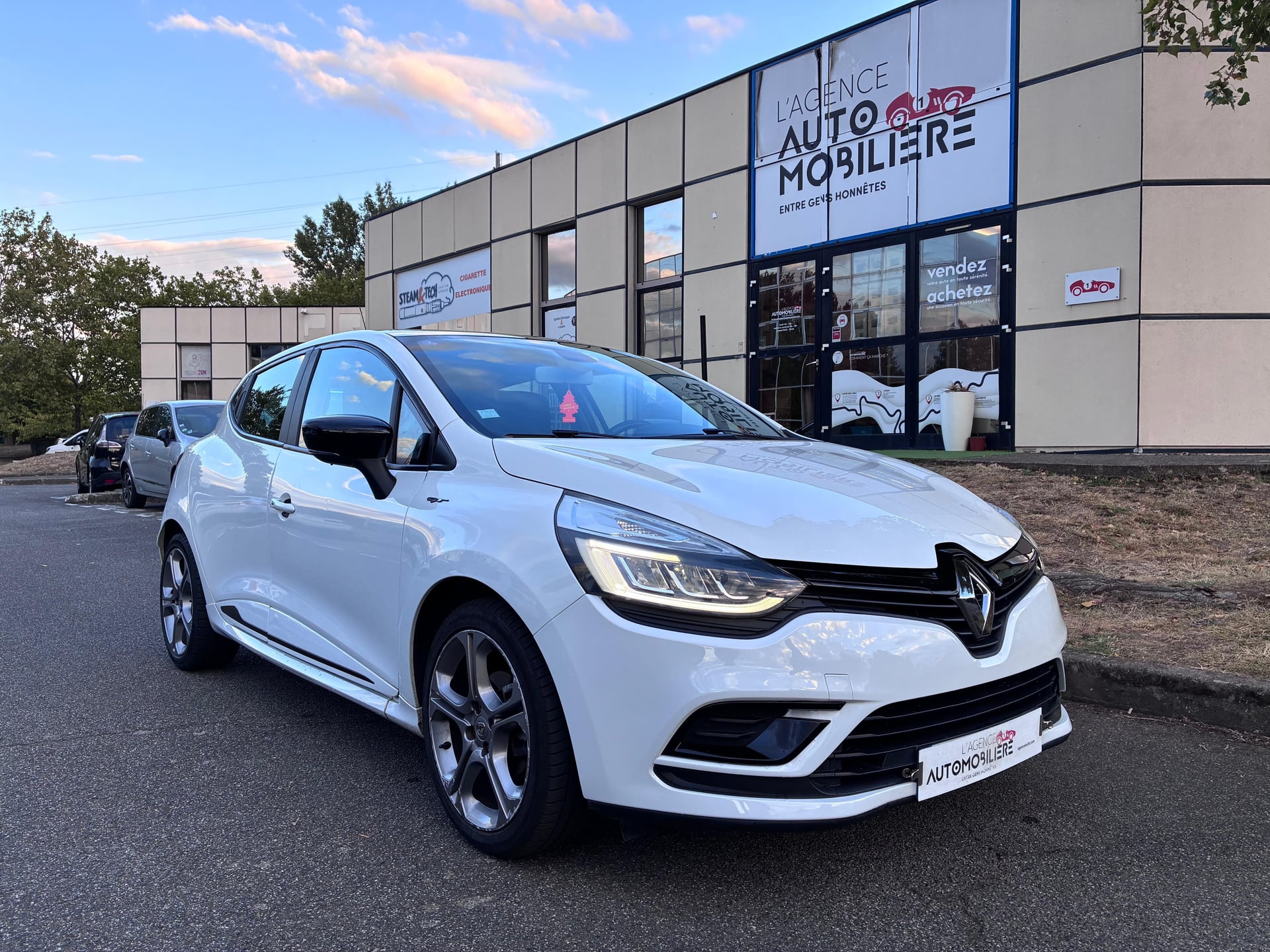 Renault Clio 4 0.9 90 CH GT LINE - Toit panoramique