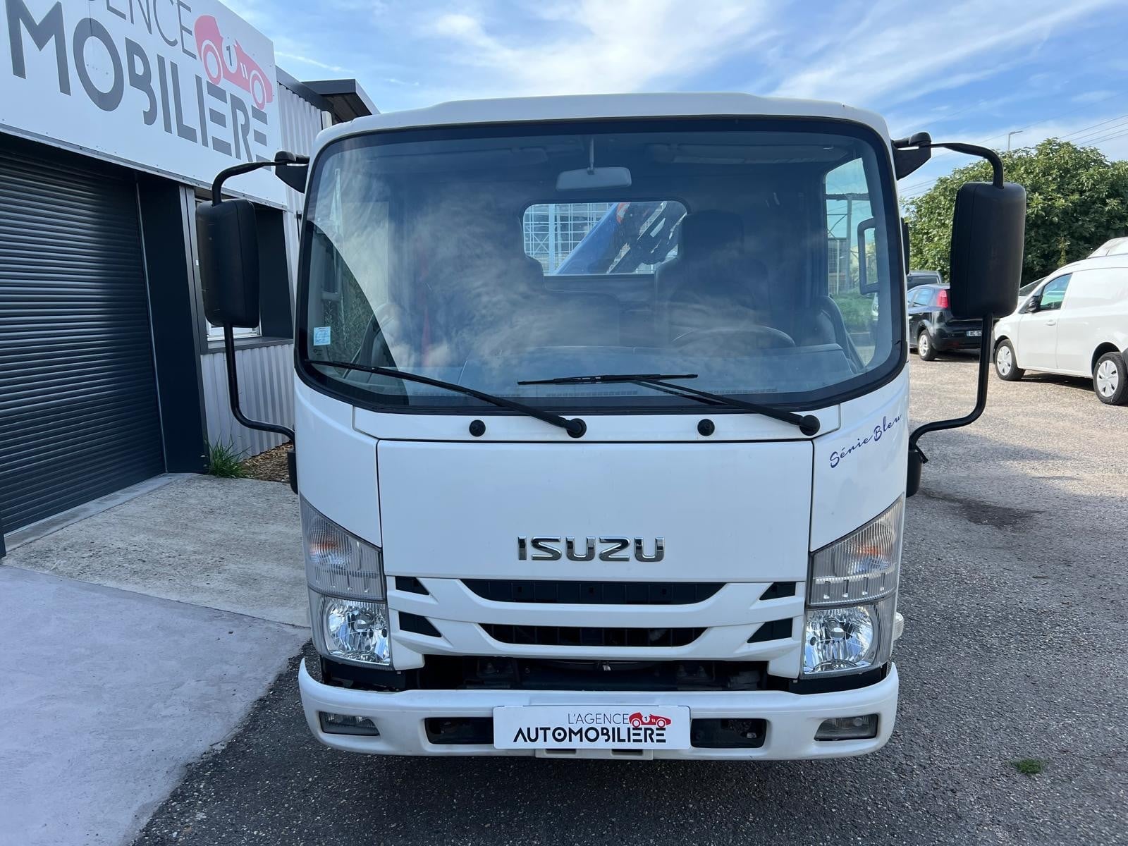 Isuzu N-Séries CCb N35 – 3.0 D – 150 CH – 3,5 T – BENNE + GRUE PM 3.9P — 2